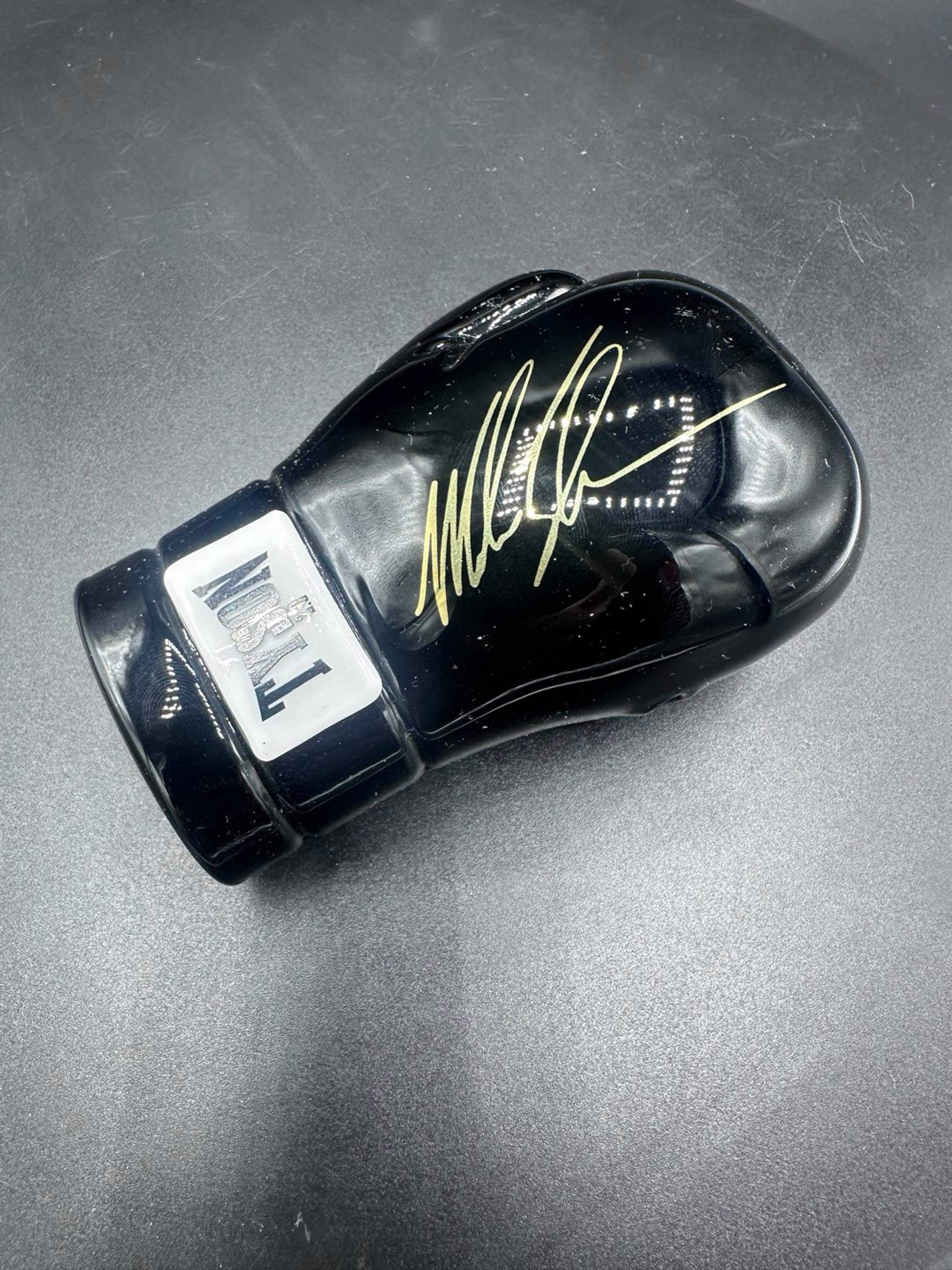 Preview pic of Black Tyson Glove