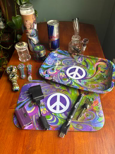 Preview pic of Complete 15-Piece Smoker’s Bundle – Glass Pipes, Mini Rig, Trays & Accessories