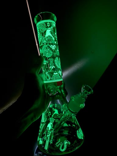 Preview pic of 14” glow in the dark beaker 3