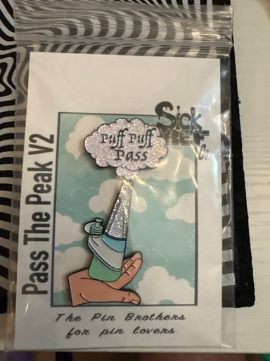 Preview pic of Puff Puff Pass Puffco Peak V2