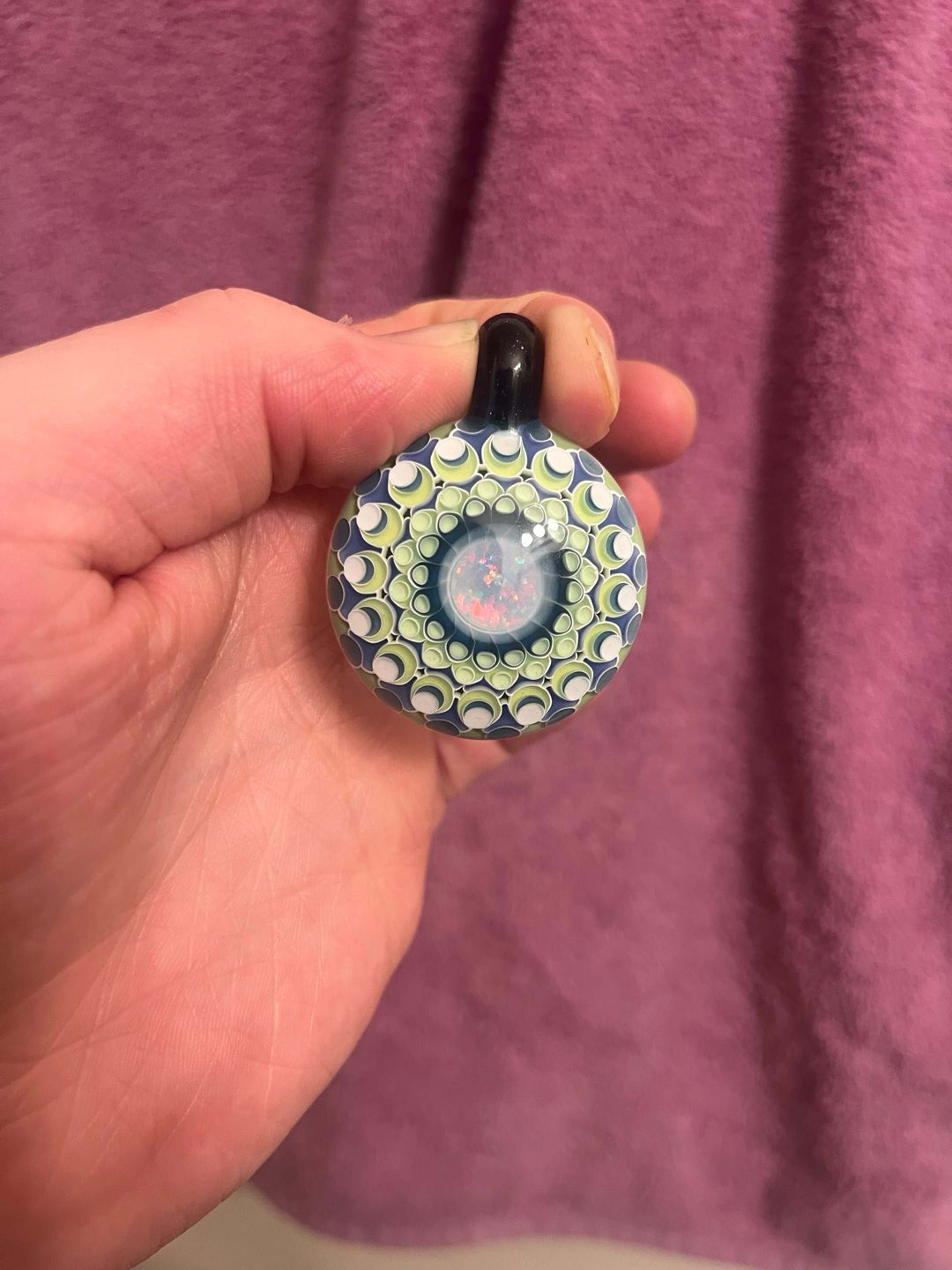 Preview pic of Olour glass pendant with opal