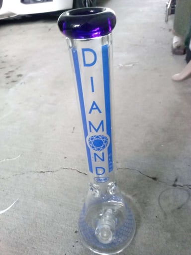 Preview pic of Diamond 9mm glass bong