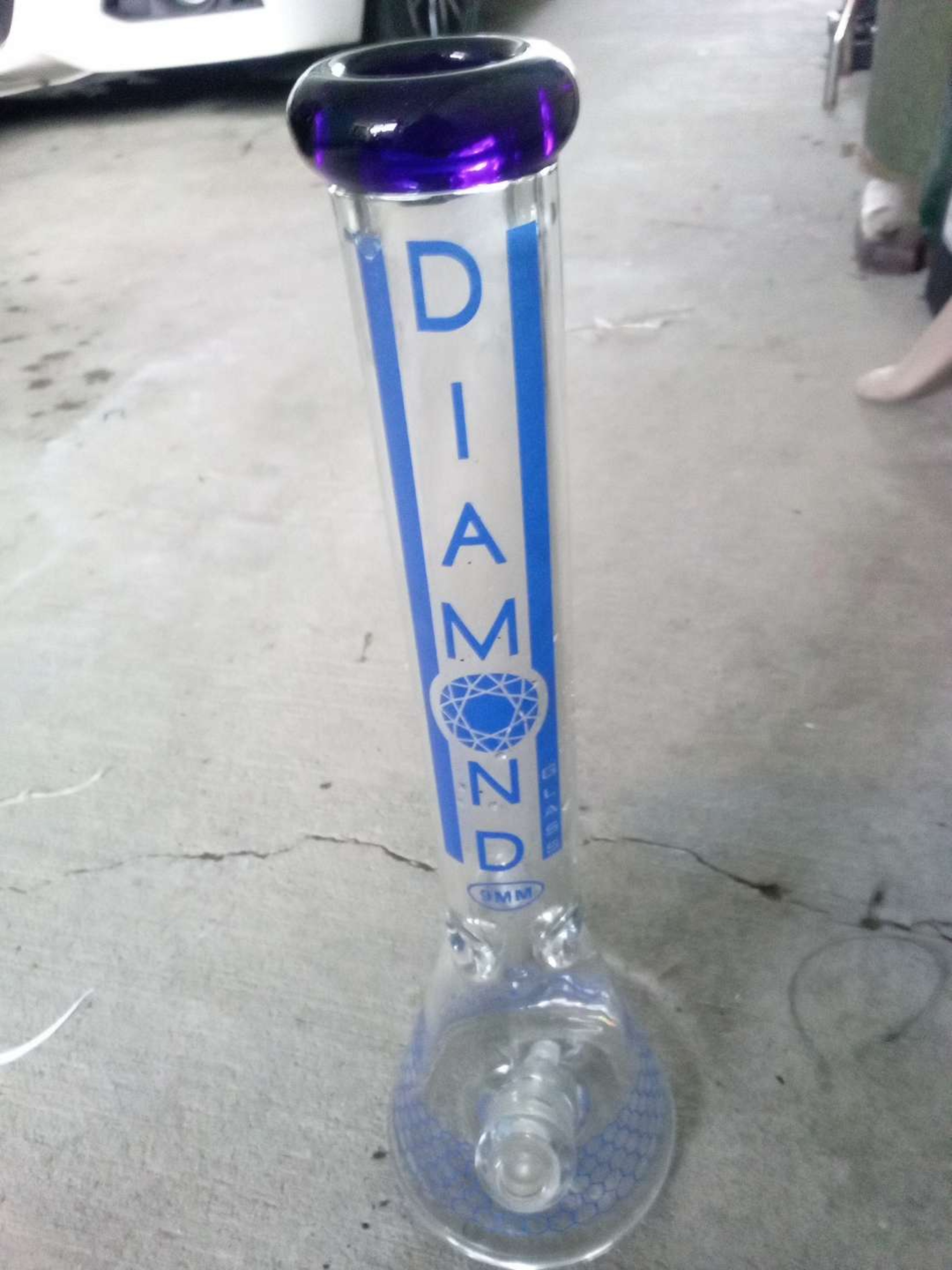 Preview pic of Diamond 9mm glass bong