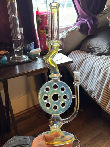 Preview pic of Fume Uzzi Swiss 18mm Side Feeder