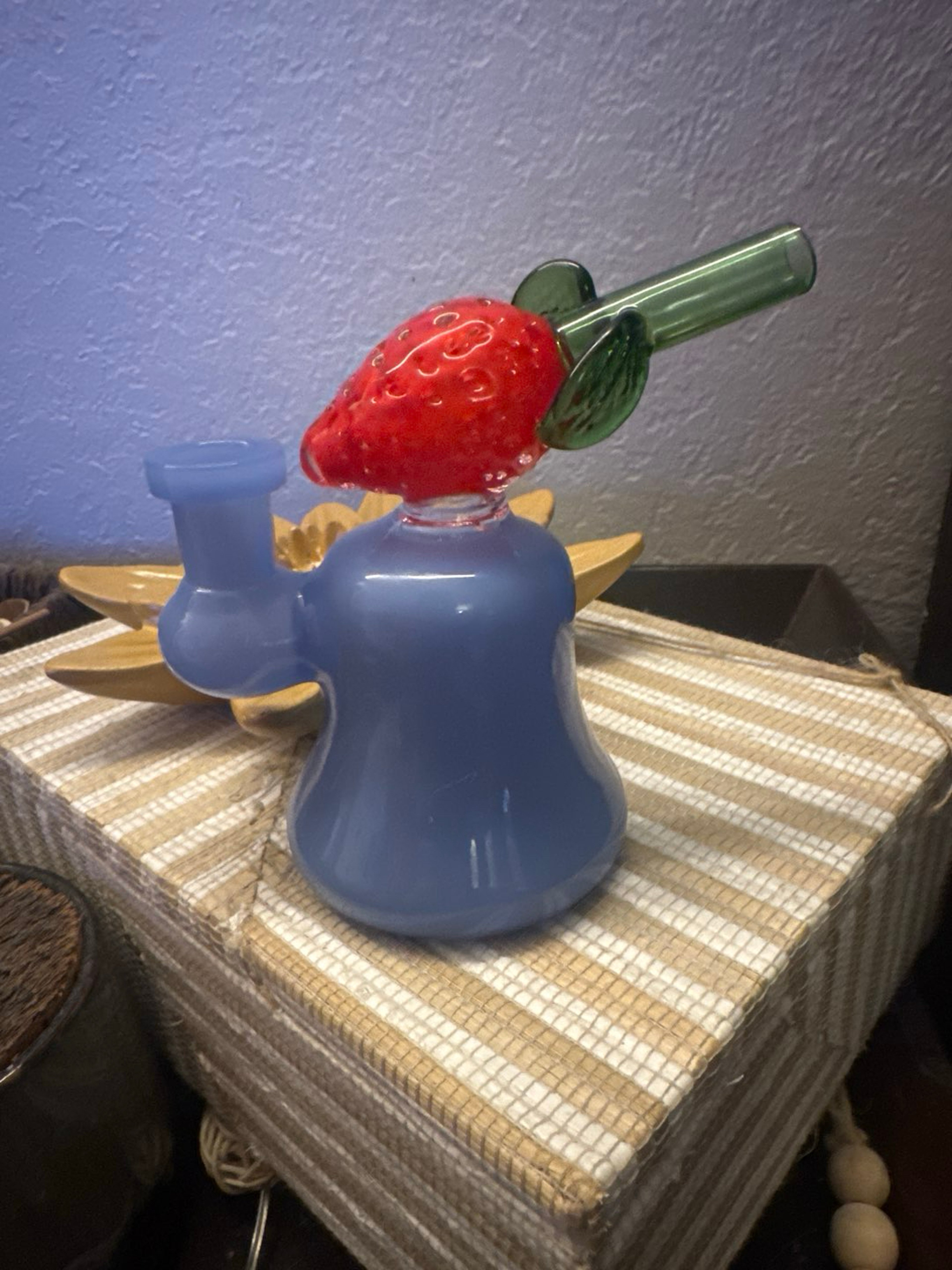 Preview pic of 6" Strawberry Bong with 14mm Male Bowl