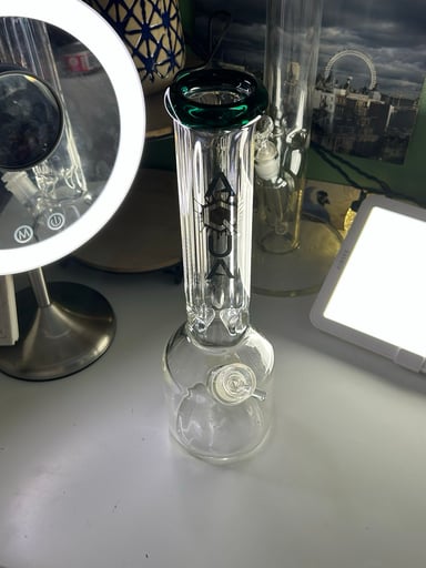 Preview pic of AQUA WORKS GLASS HEX TOP BONG