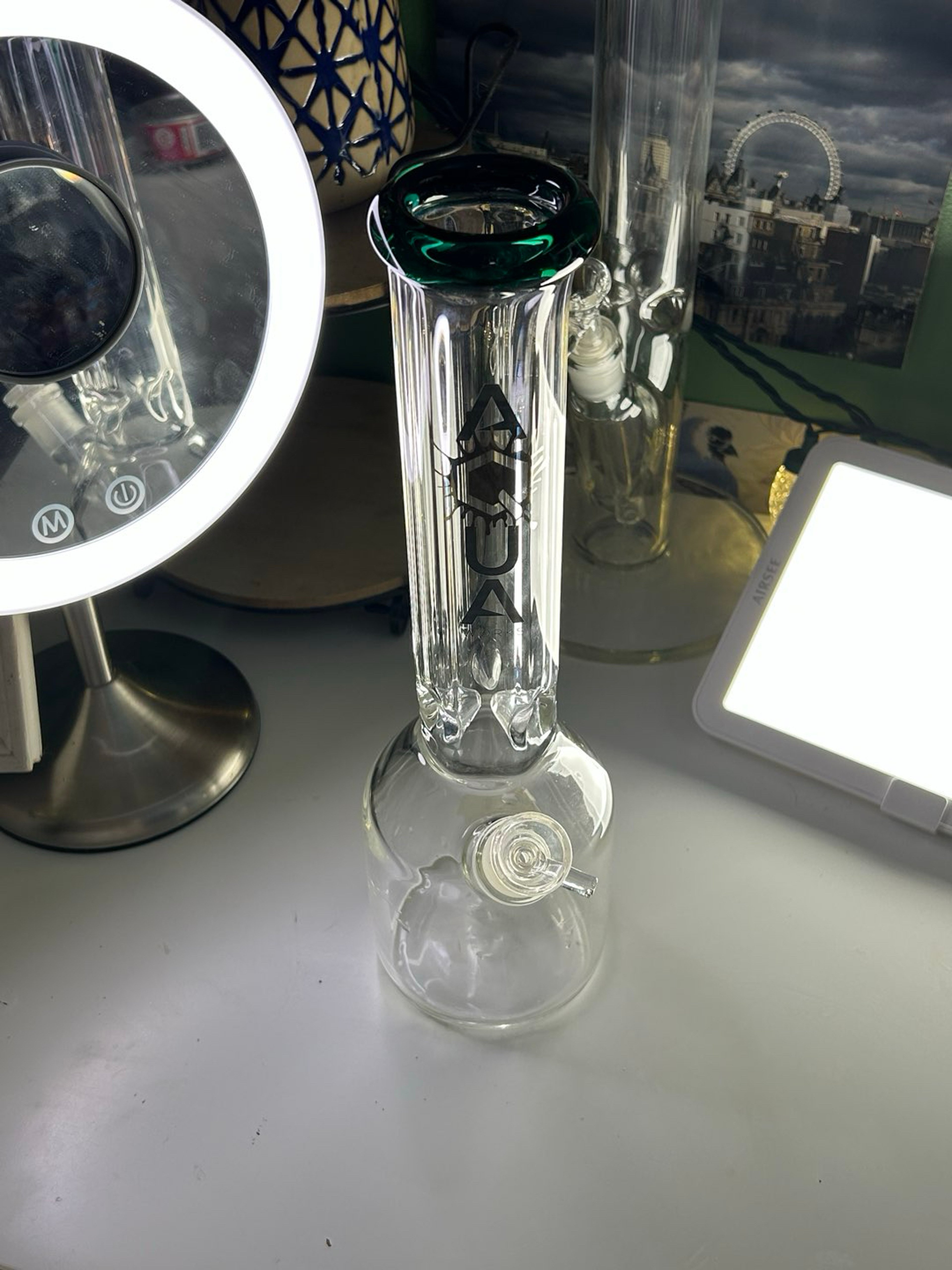 Preview pic of AQUA WORKS GLASS HEX TOP BONG