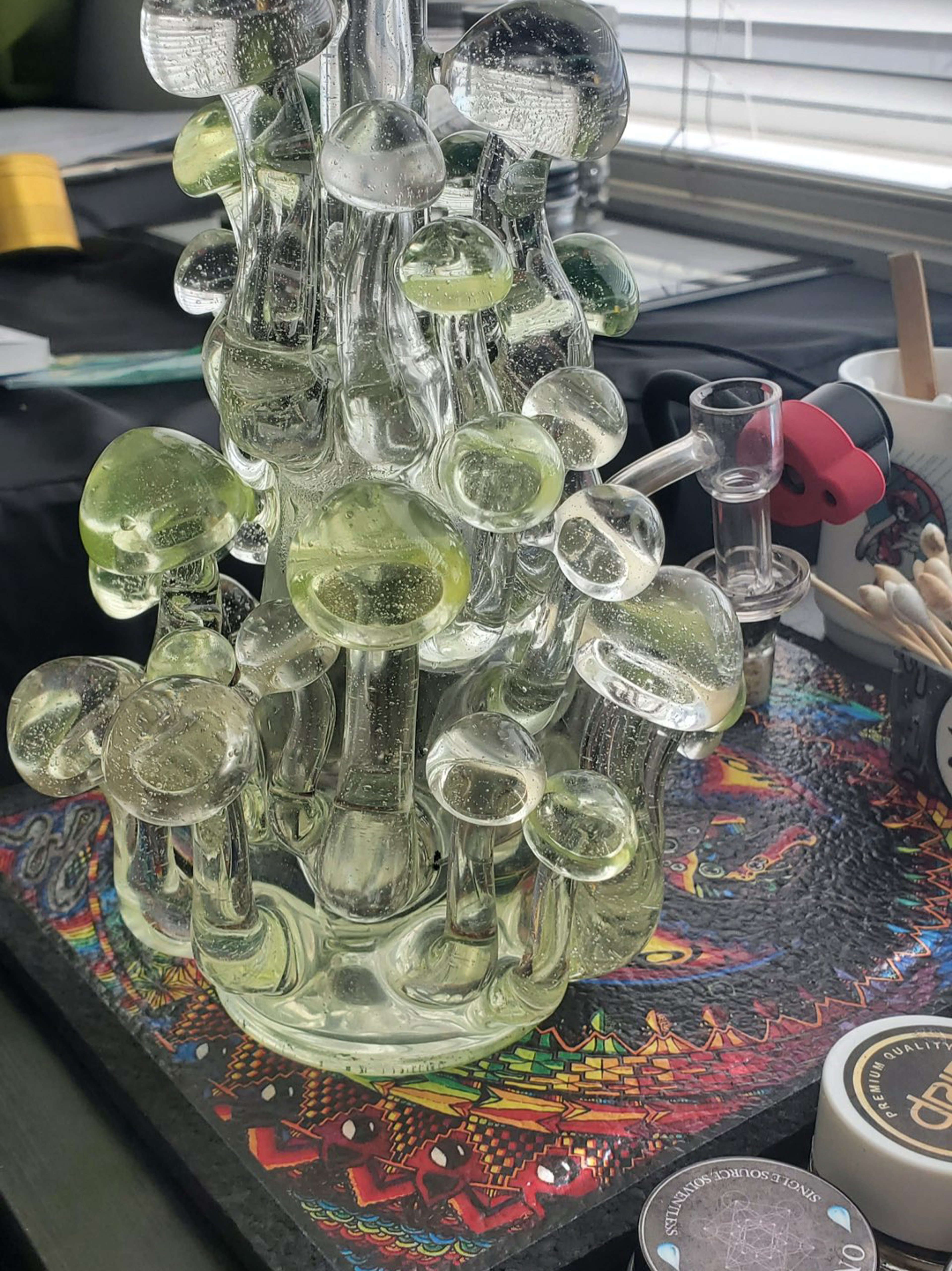 Preview pic of Daniel Glass Art Shroom Tower (beaker) – UV – Matching Setr