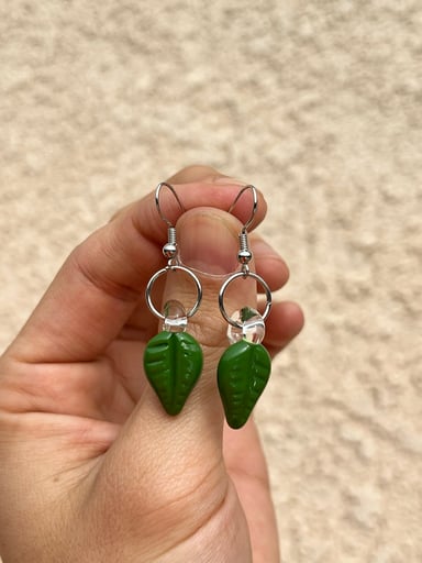 Preview pic of Green leaf earrings