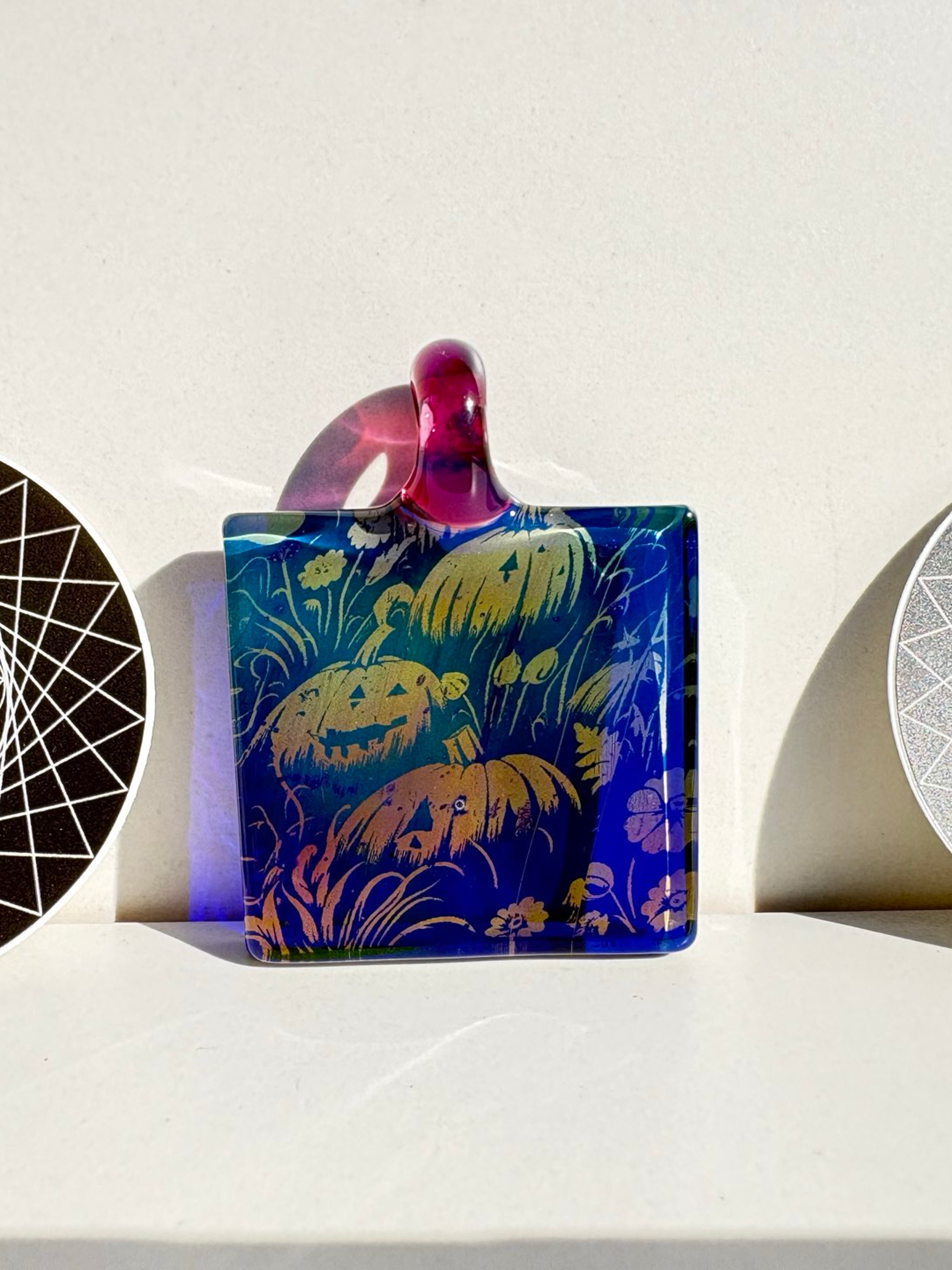 Preview pic of Lid Glass Pendant