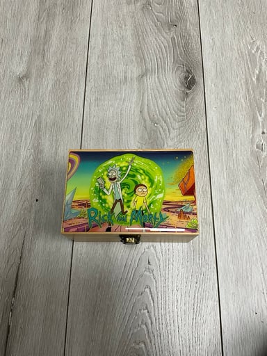 Preview pic of Rick and Morty medium rolling matching set 1