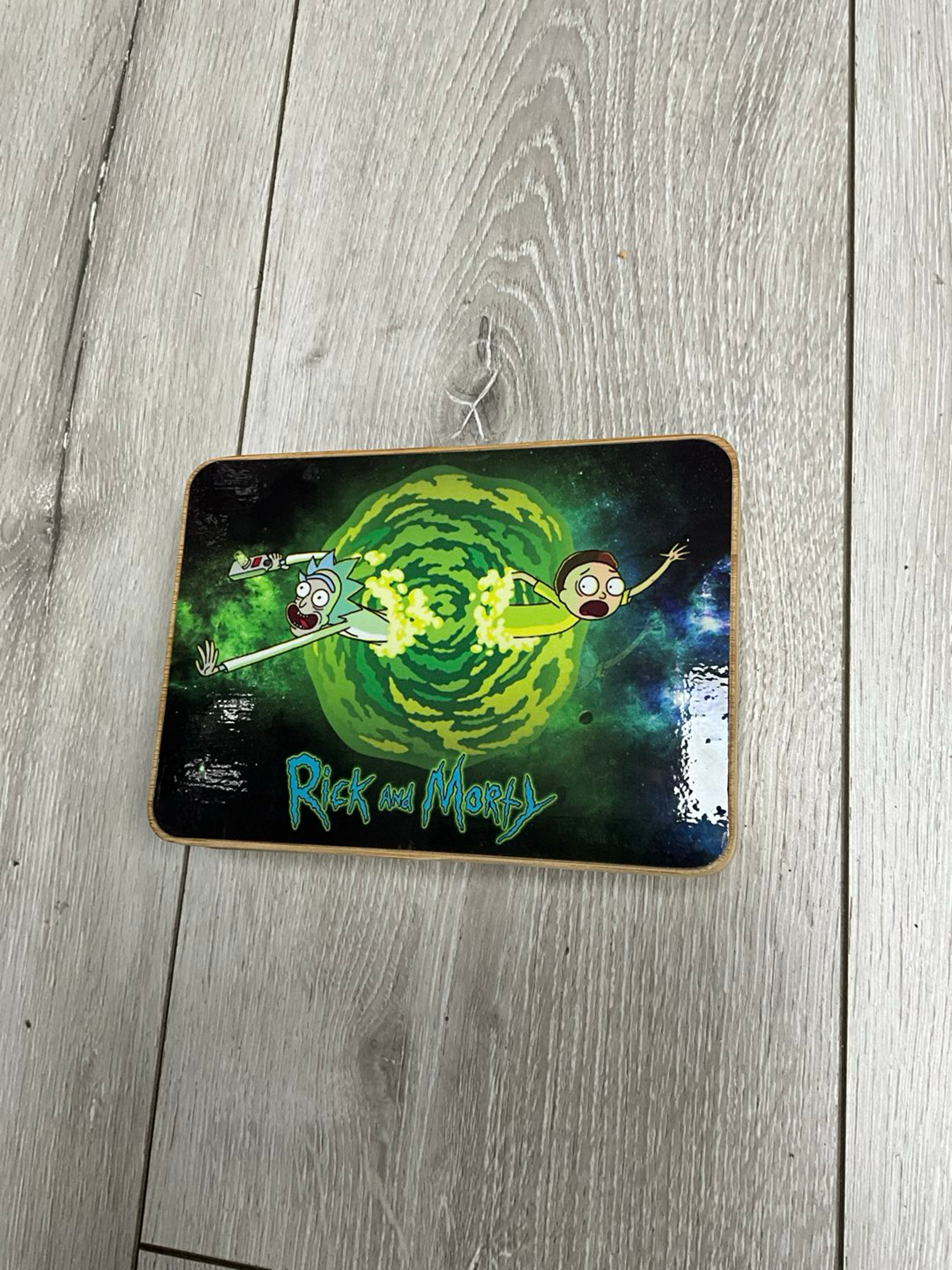 Preview pic of Rick and Morty small rolling tray set 4