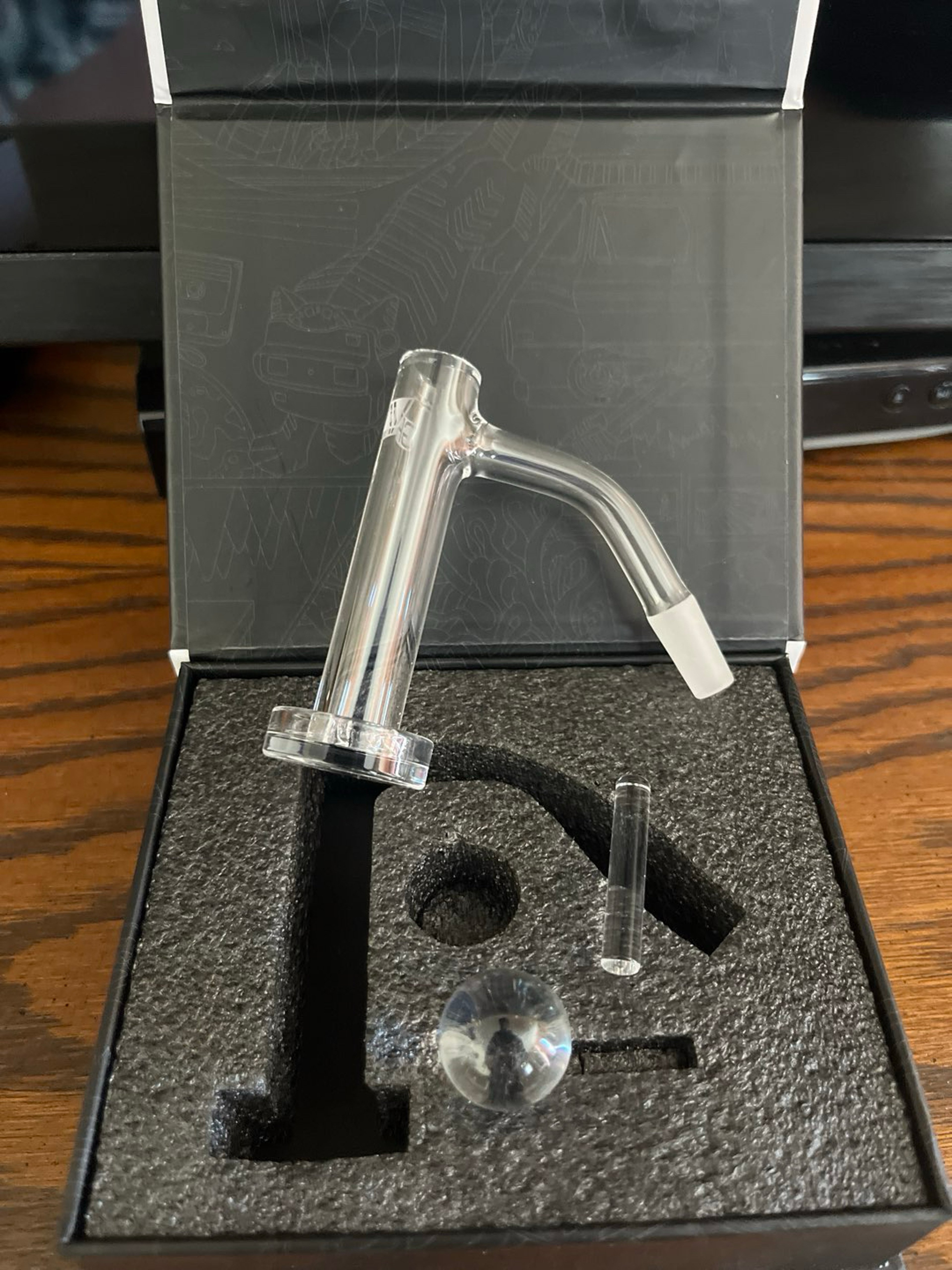 Preview pic of 10mm 45 Quartz Banger w pillar and marble
