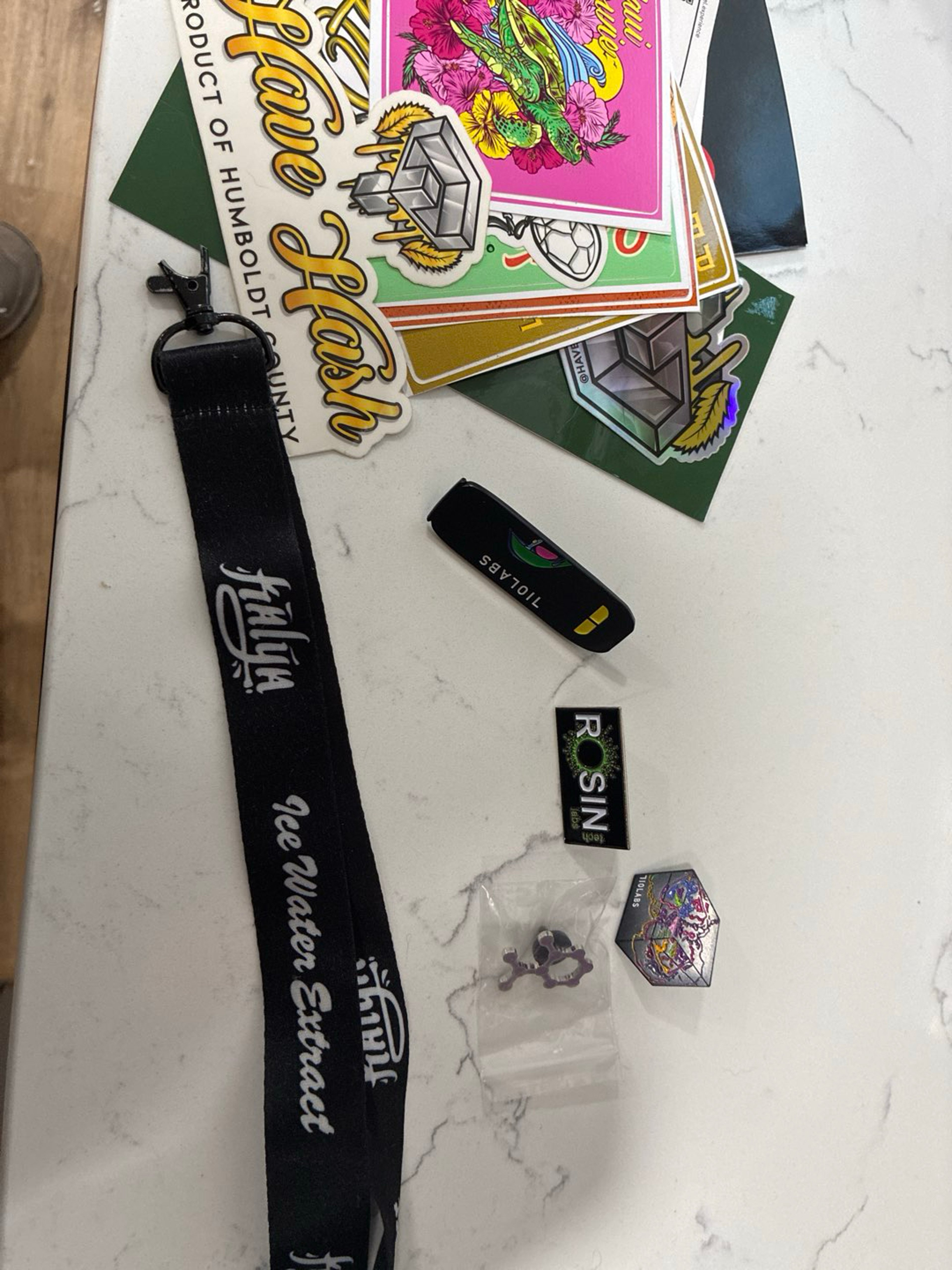 Preview pic of Promotion sticker/pin bundle