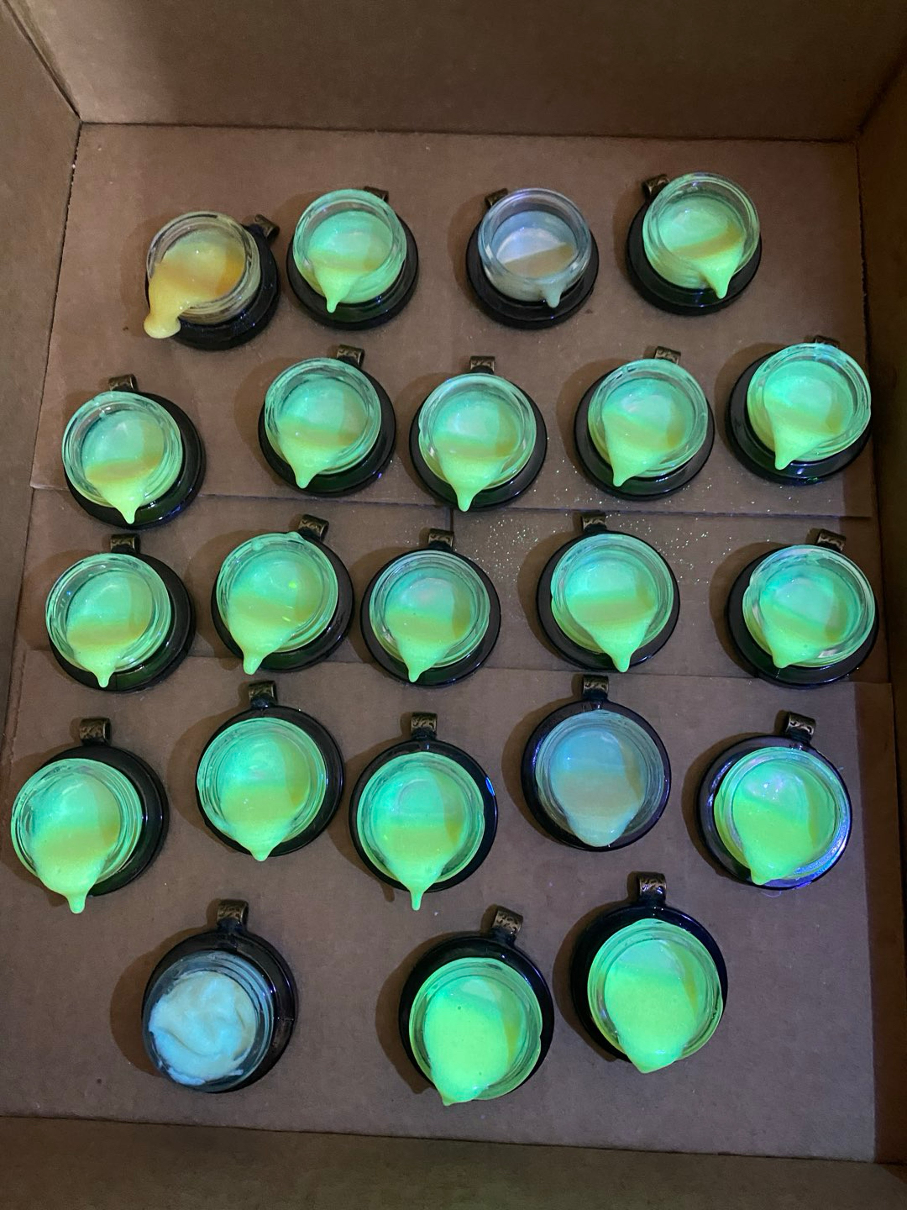 Preview pic of Uv reactive oil pendants  pick one