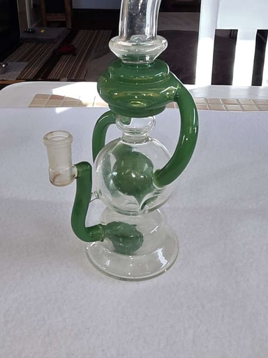 Preview pic of Medium-Sized Green Recycler