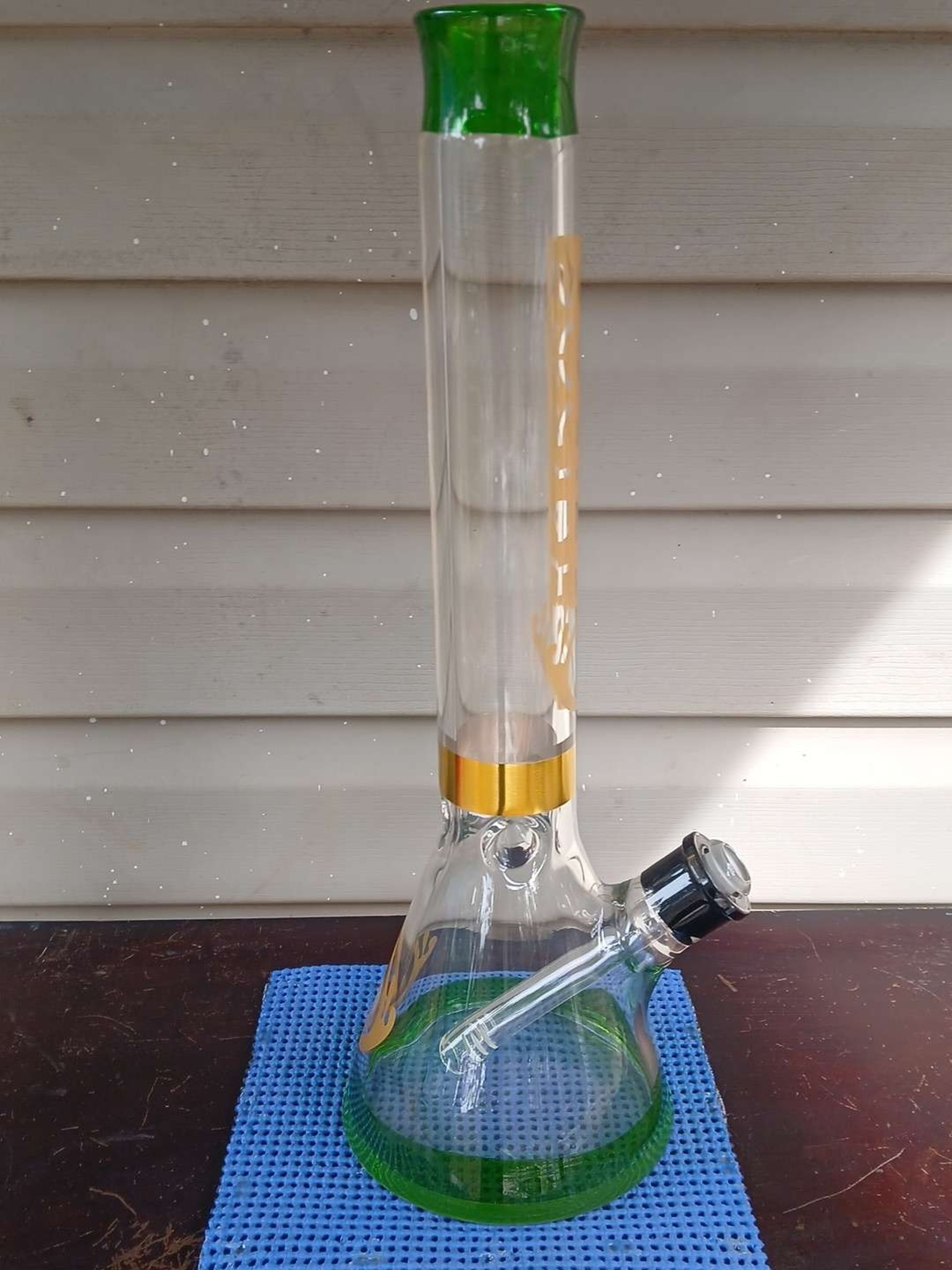 Preview pic of Social beaker w/ green&gold accents