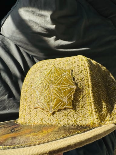 Preview pic of 🔥SUPER-RARE🔥LASER GUIDED VISIONS ALL GOLD SNAPBACK HAT BRAND NEW NEVER WORN!!