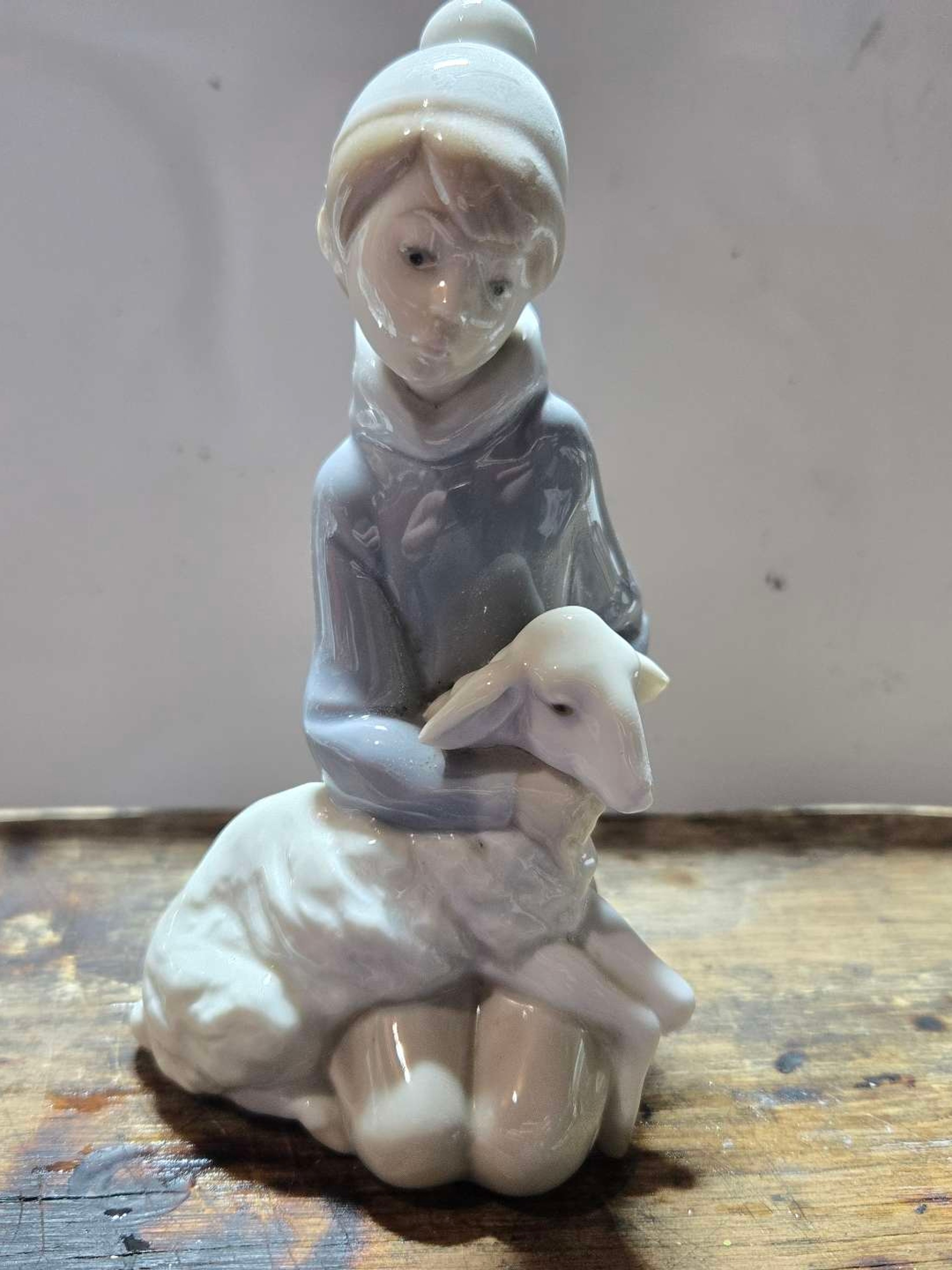 Preview pic of Lladro Bong