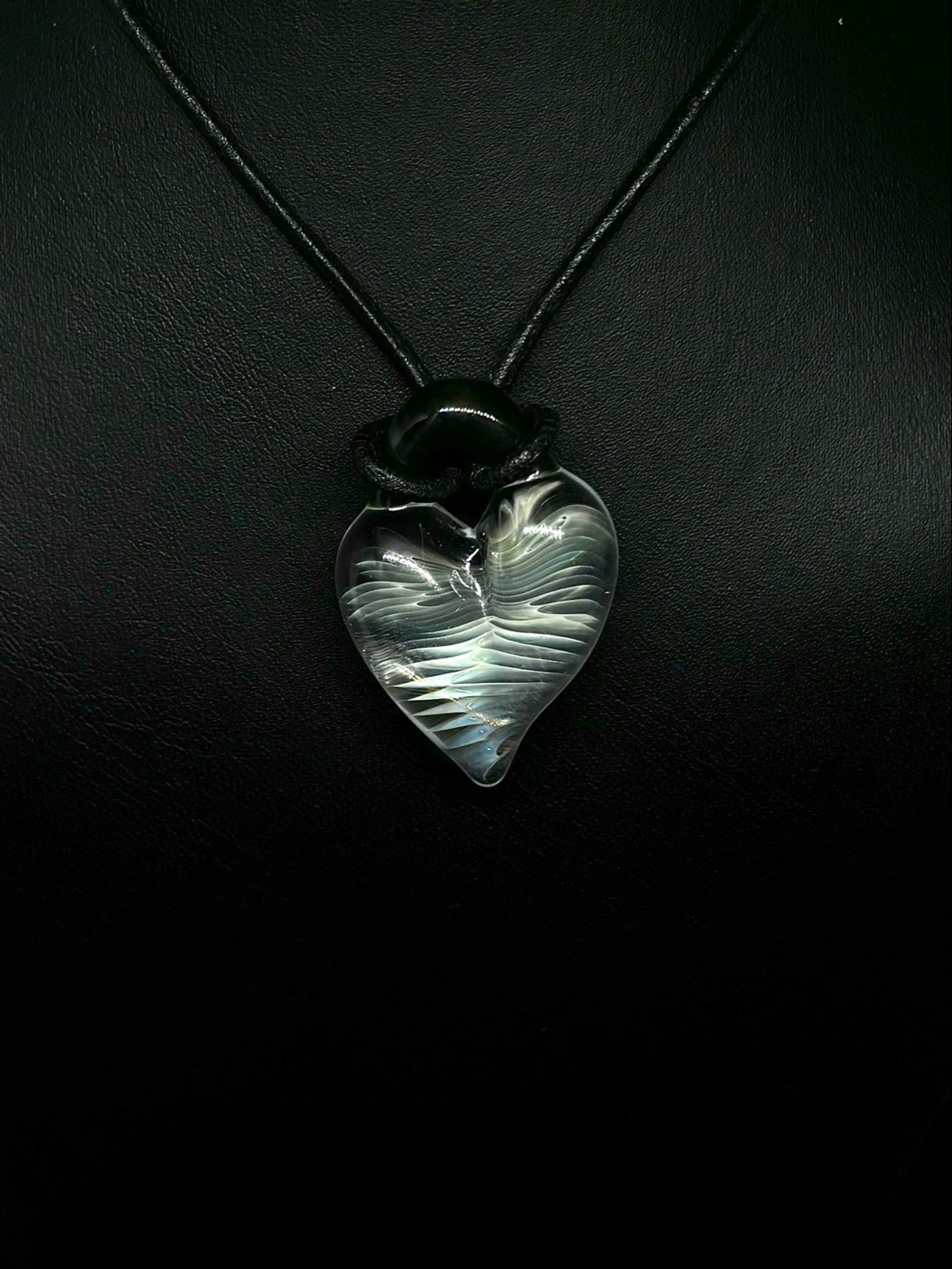 Preview pic of Fume Heart Pendant