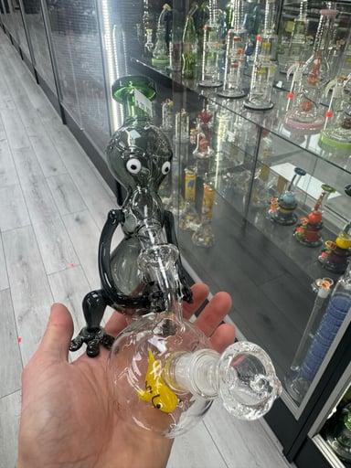 Preview pic of Big eye glass alien black