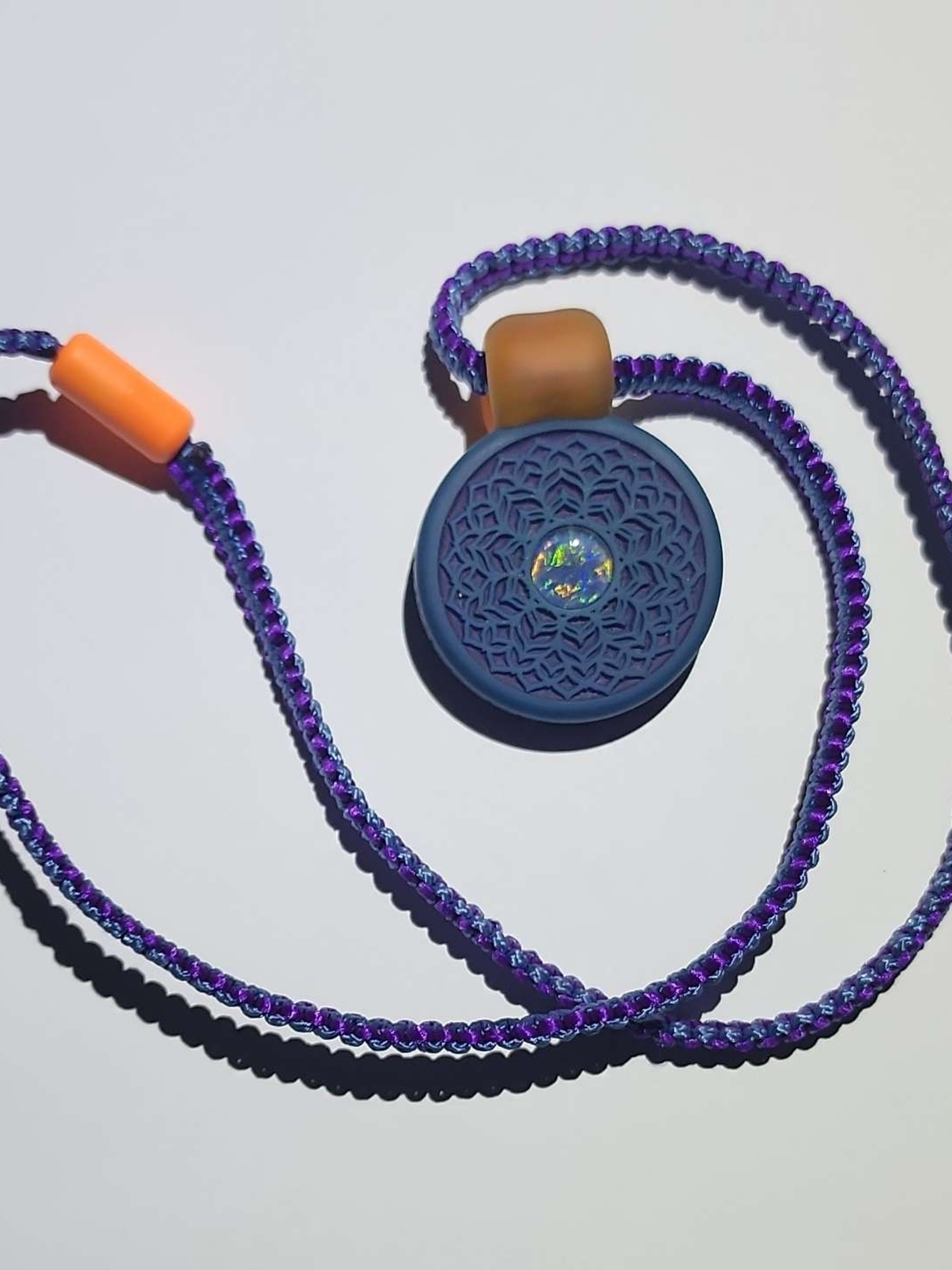 Preview pic of GlassMaze Pendant w/Timmy TwoStrings cord