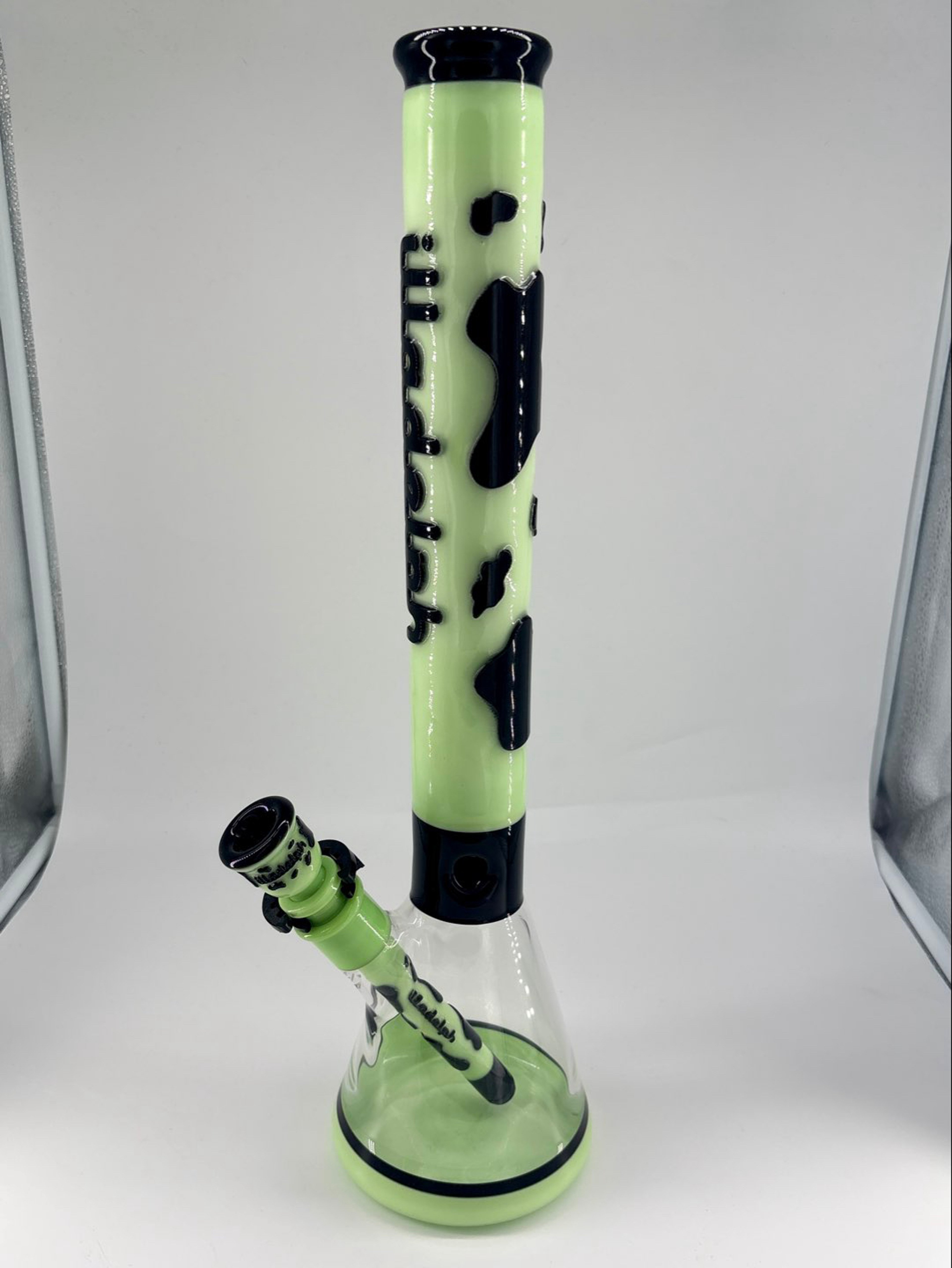Preview pic of Illadelph Green Cow Beaker