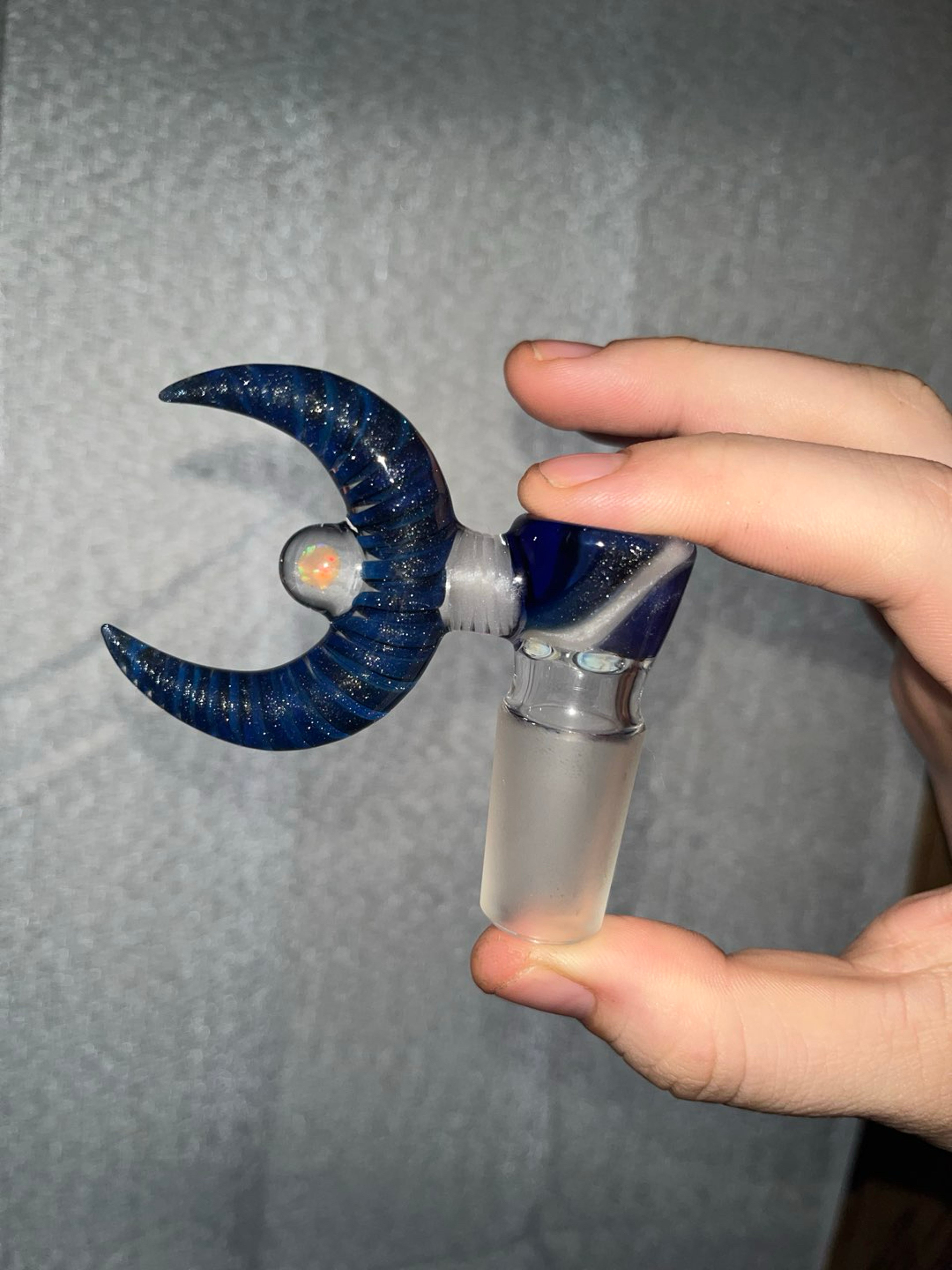 El Mollo crescent with opal image 0