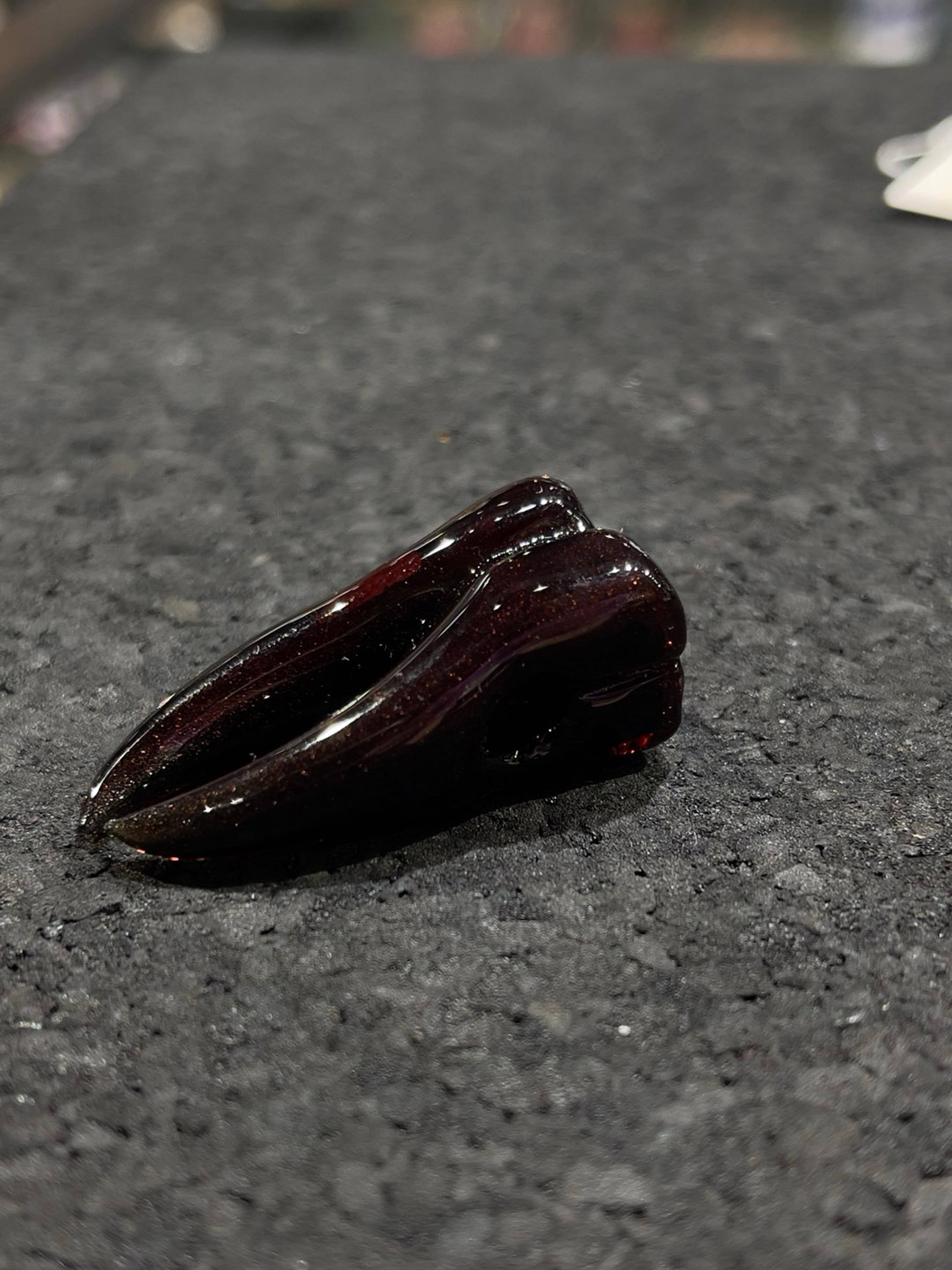 Preview pic of Grime Glass Tooth Pendy