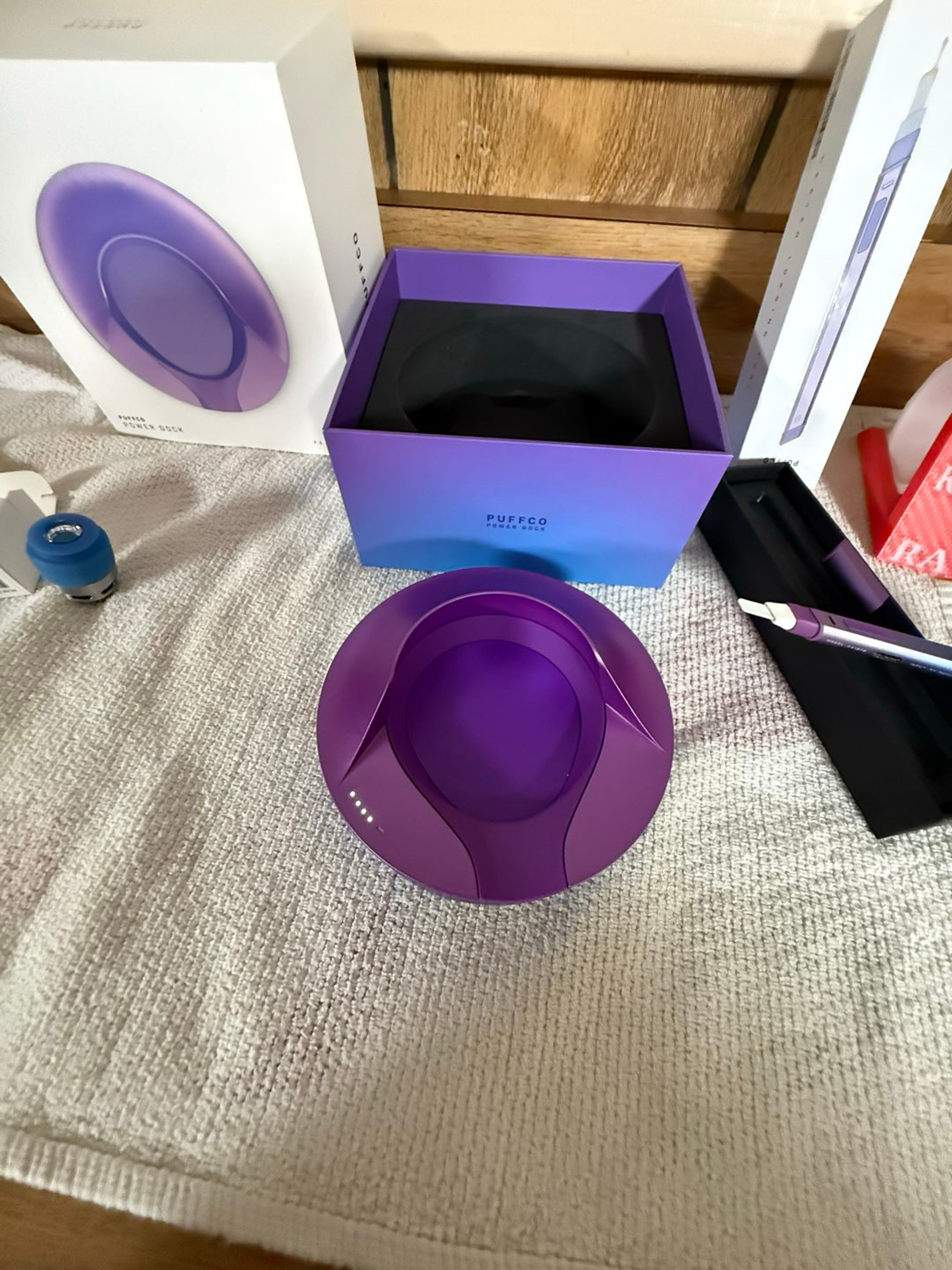 Preview pic of Puffco power dock indiglow