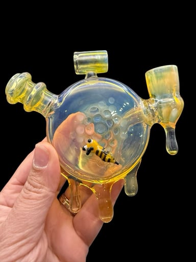 Preview pic of 4.75” Honeycomb Pendant Rig with Honey Drips & Bumble Bee (cosmetic defects)