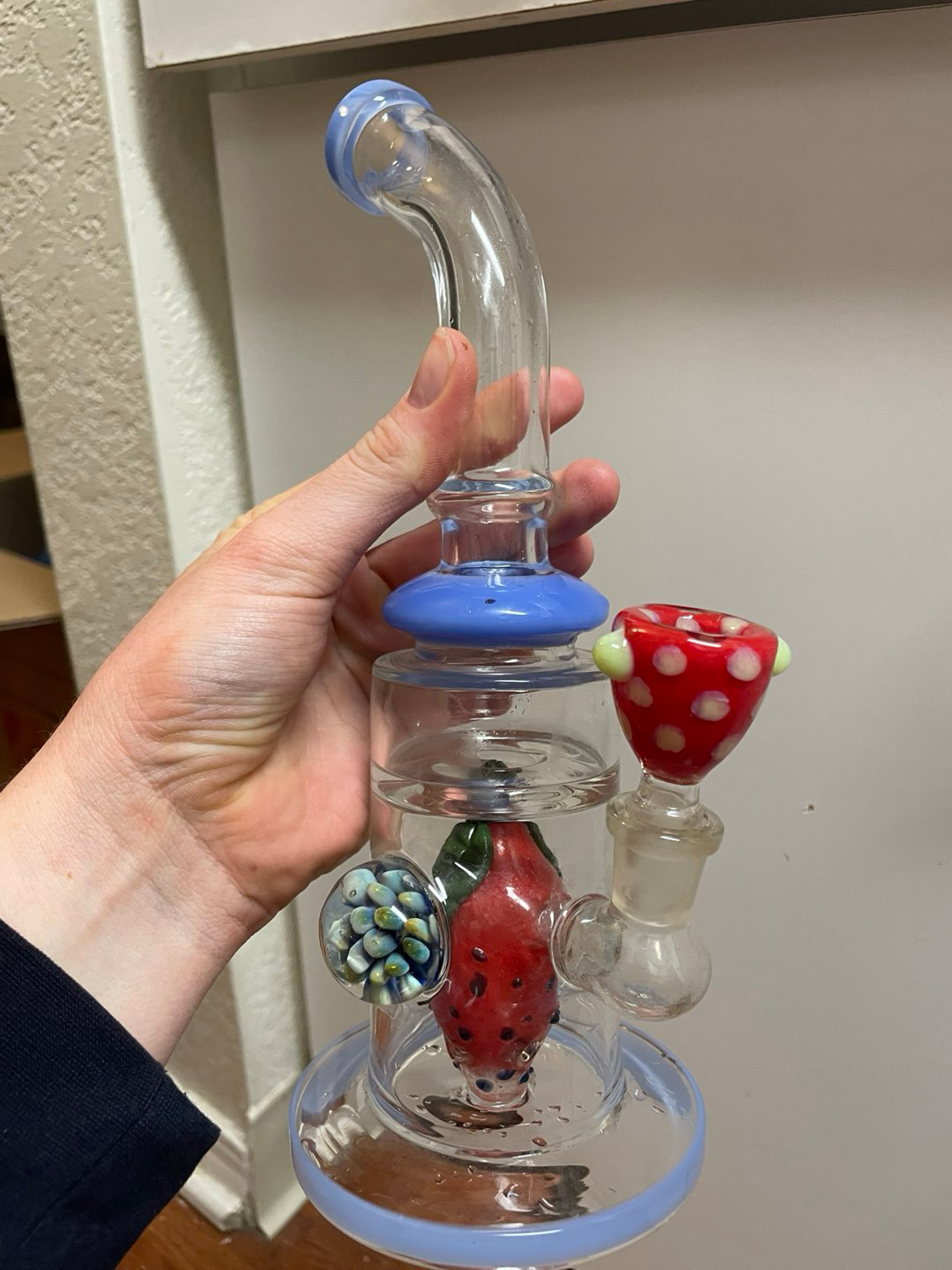 Preview pic of Strawberry Bong