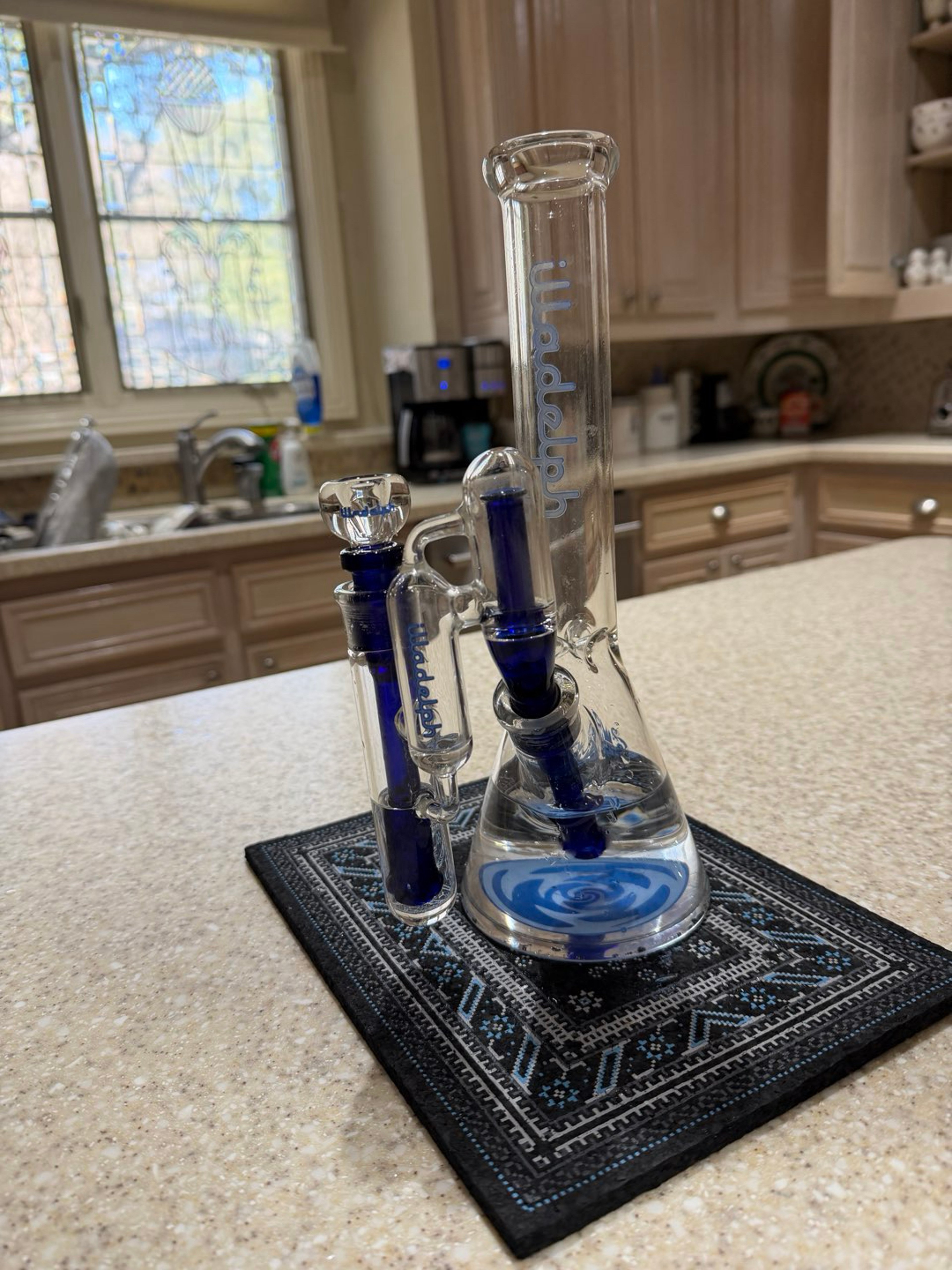 Illadelph beaker with ash catcher and original bowl. image 0