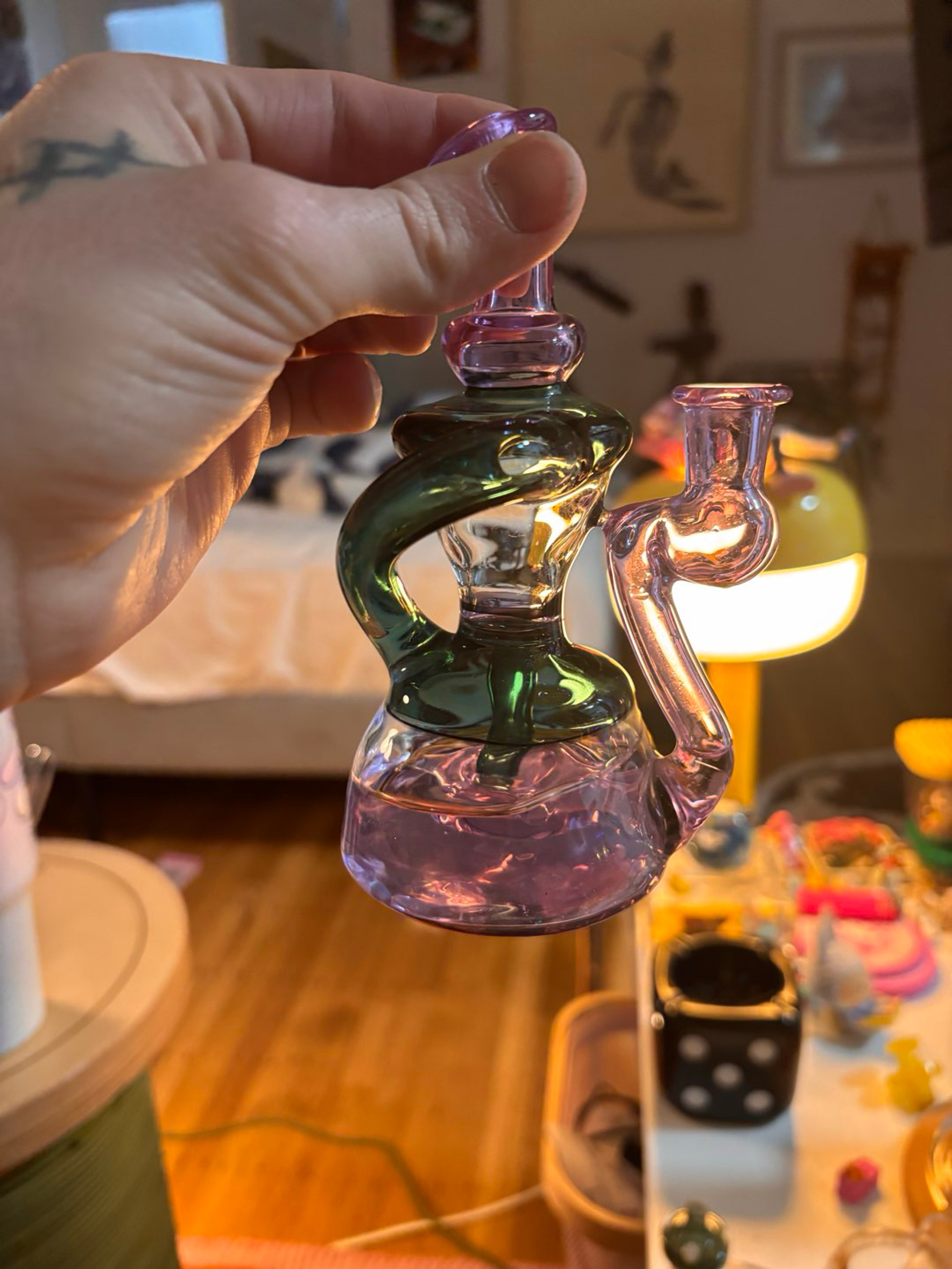 CFL purple to grey color changing dab rig. image 0