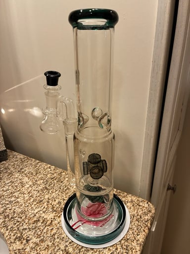 Preview pic of 13’5 Perc bong & ashcatcher