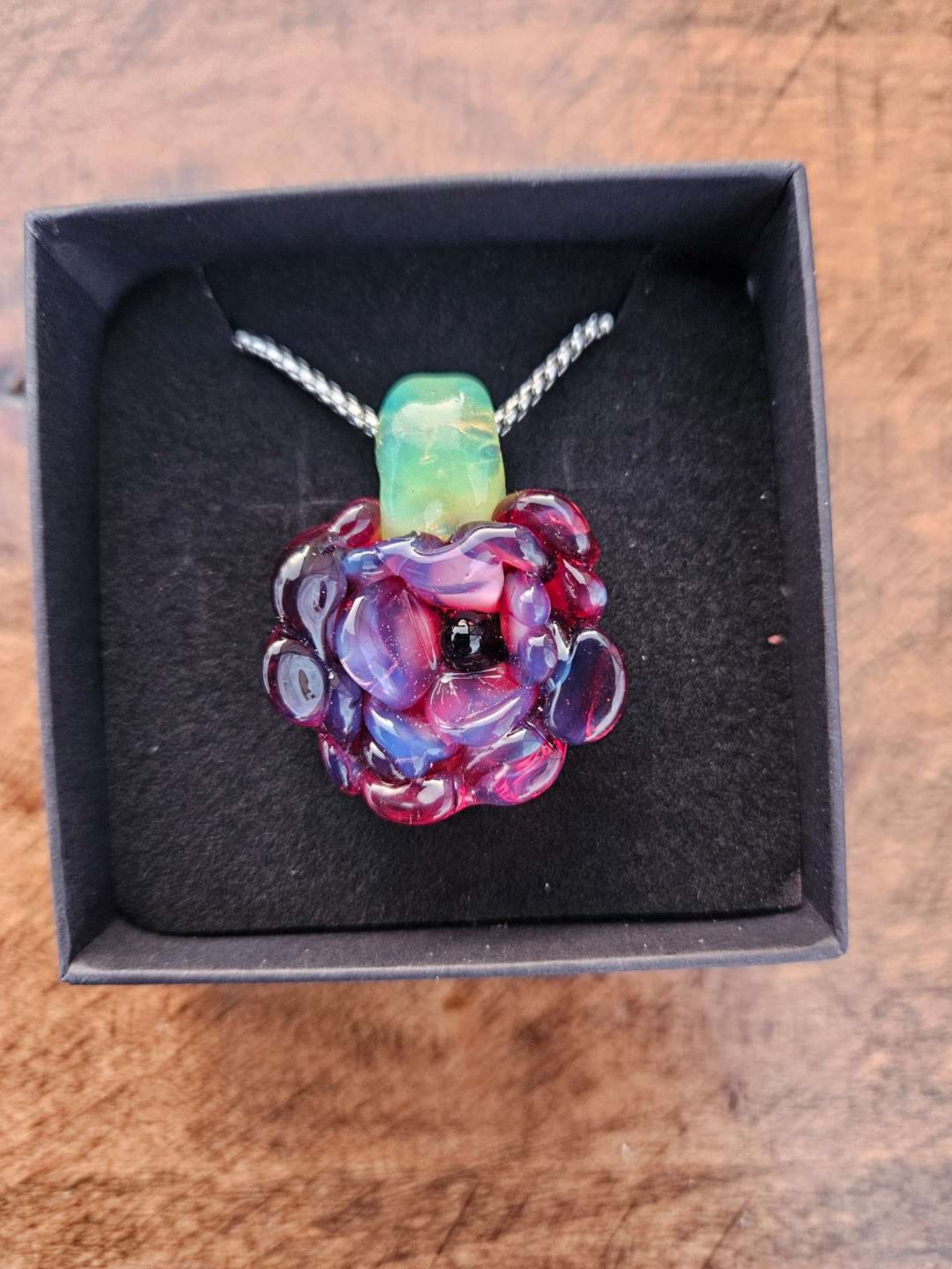 Preview pic of The everlasting flower pendant