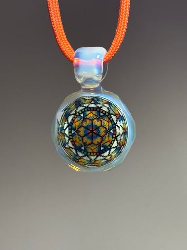Preview pic of Faceted Newob Implosion Pendent