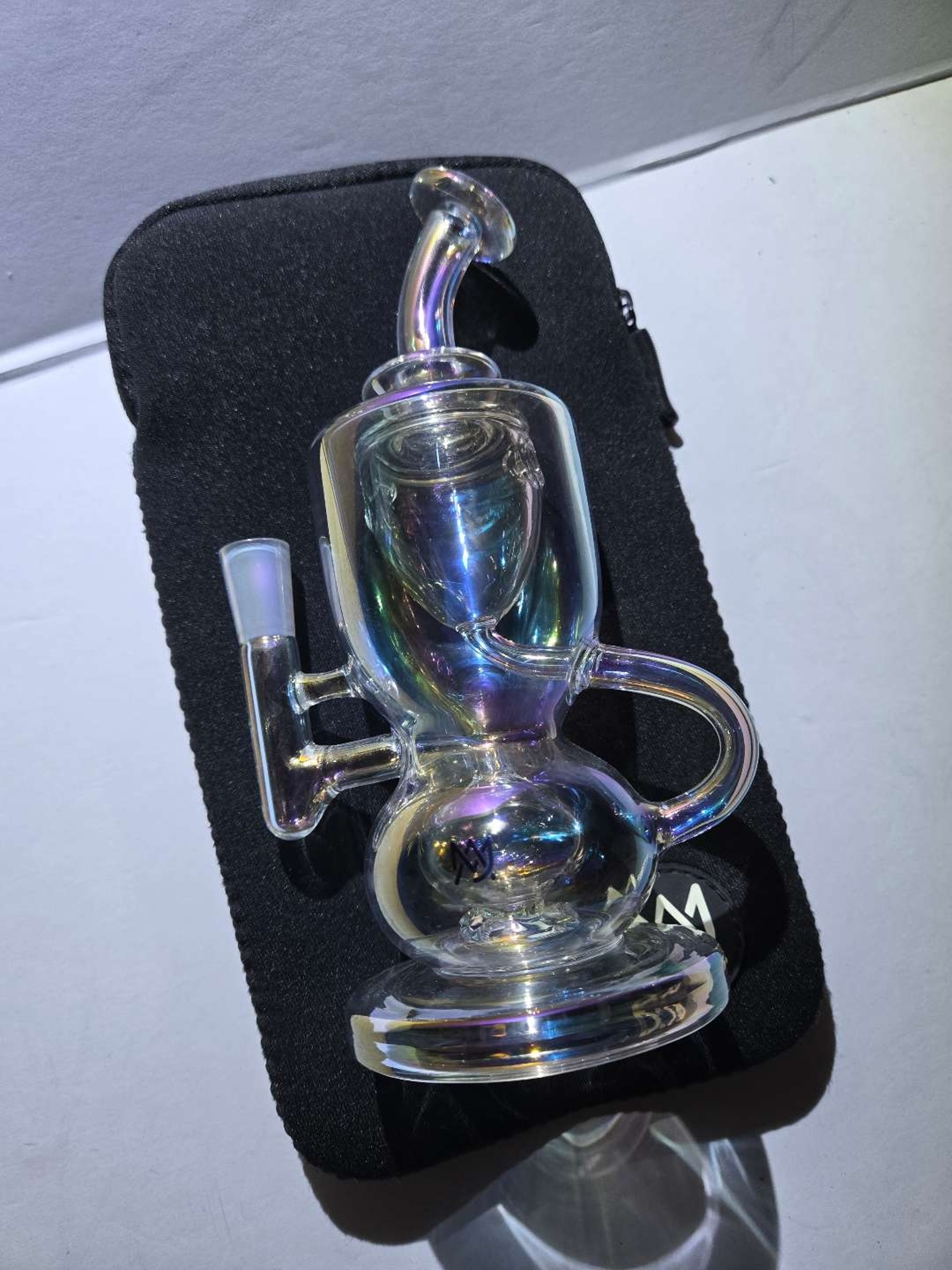 Preview pic of MJ ARSENAL TITAN IRIDESCENT W TRAVEL POUCH