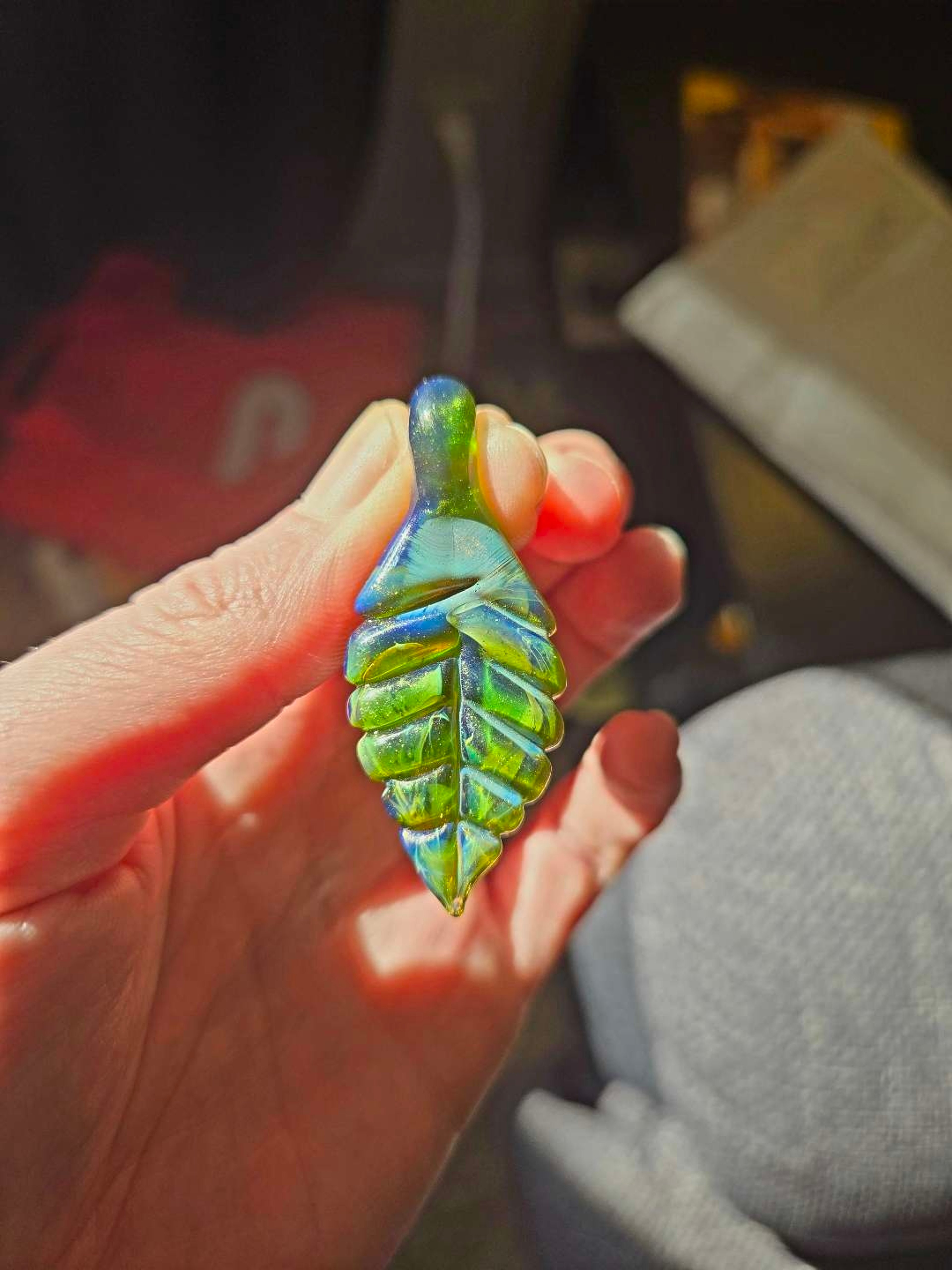 Preview pic of Sparkly Leaf Pendant
