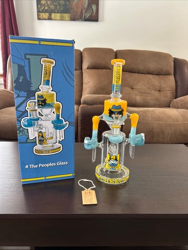 Preview pic of Cheech Glass Character Bong – Brand New – Full Original Set – Mint Condition