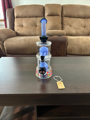 Preview pic of Cheech Glass Double-Chamber Bong – Brand New – Mint Condition – Authenticity Tag