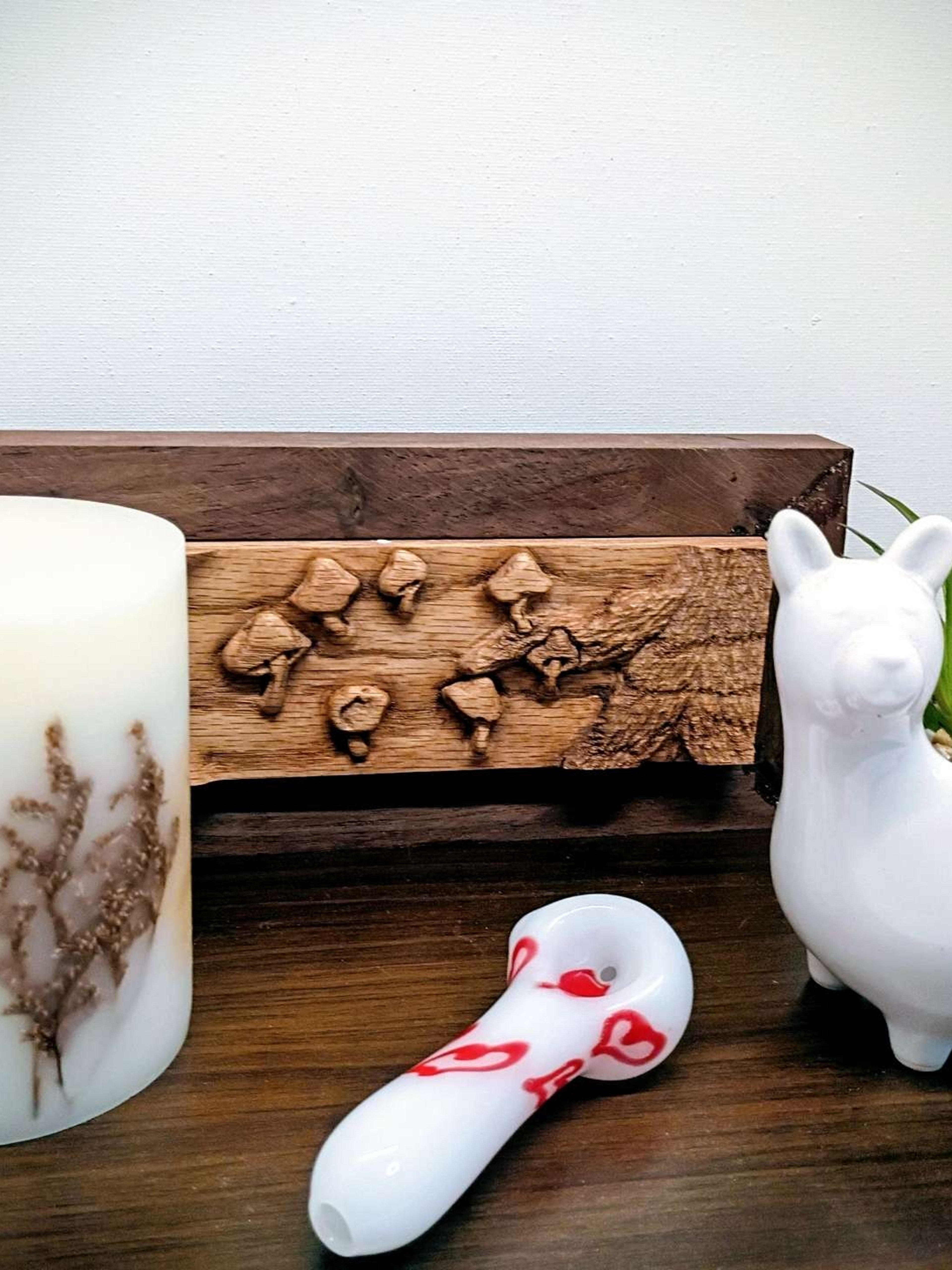 Preview pic of Valentines Day jade white with red hearts spoon pipe