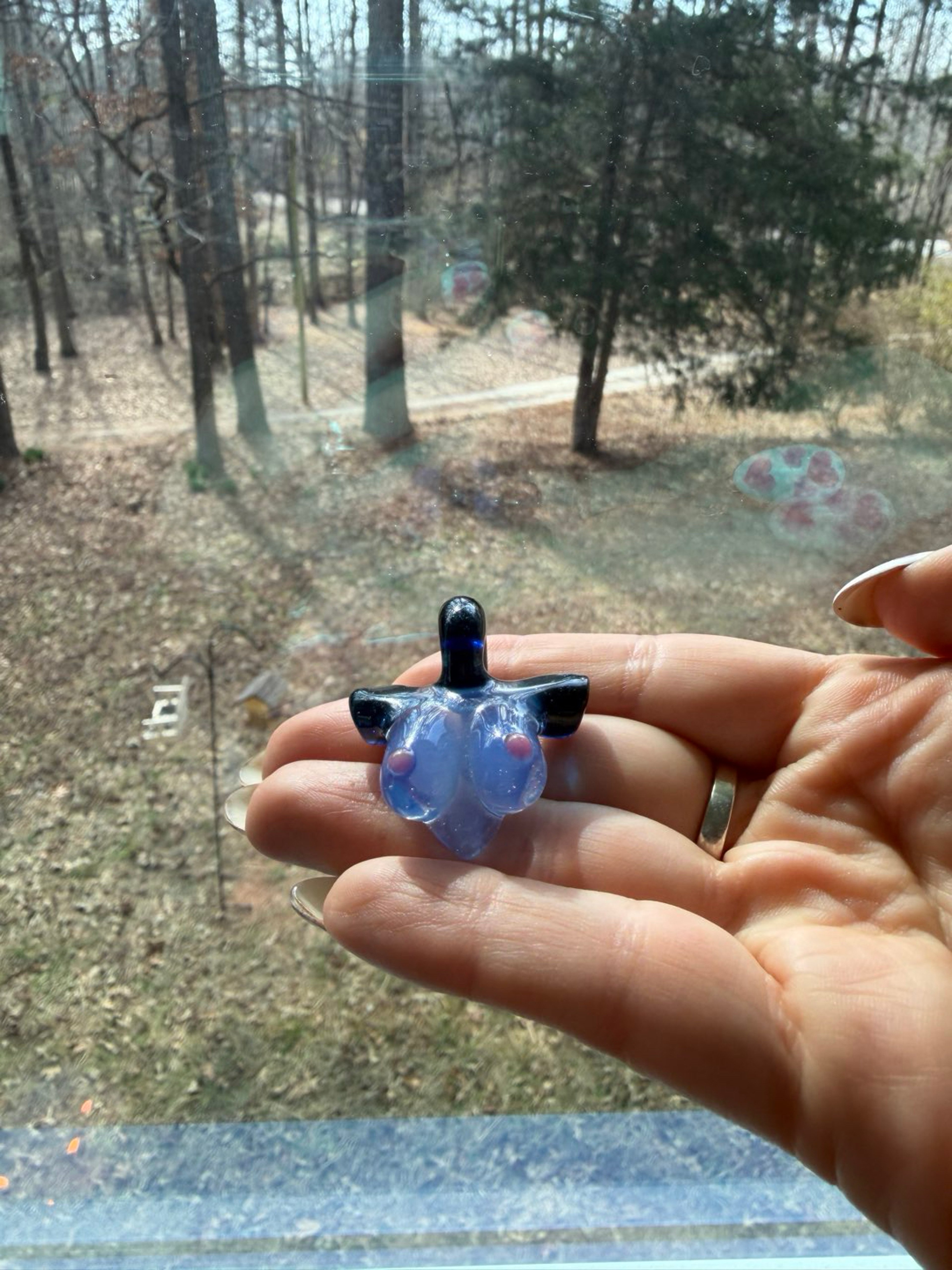 Preview pic of Glass by Ariel Bust pendy