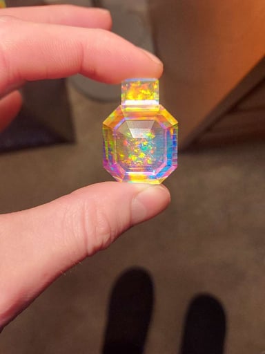 Preview pic of Kravin pendant