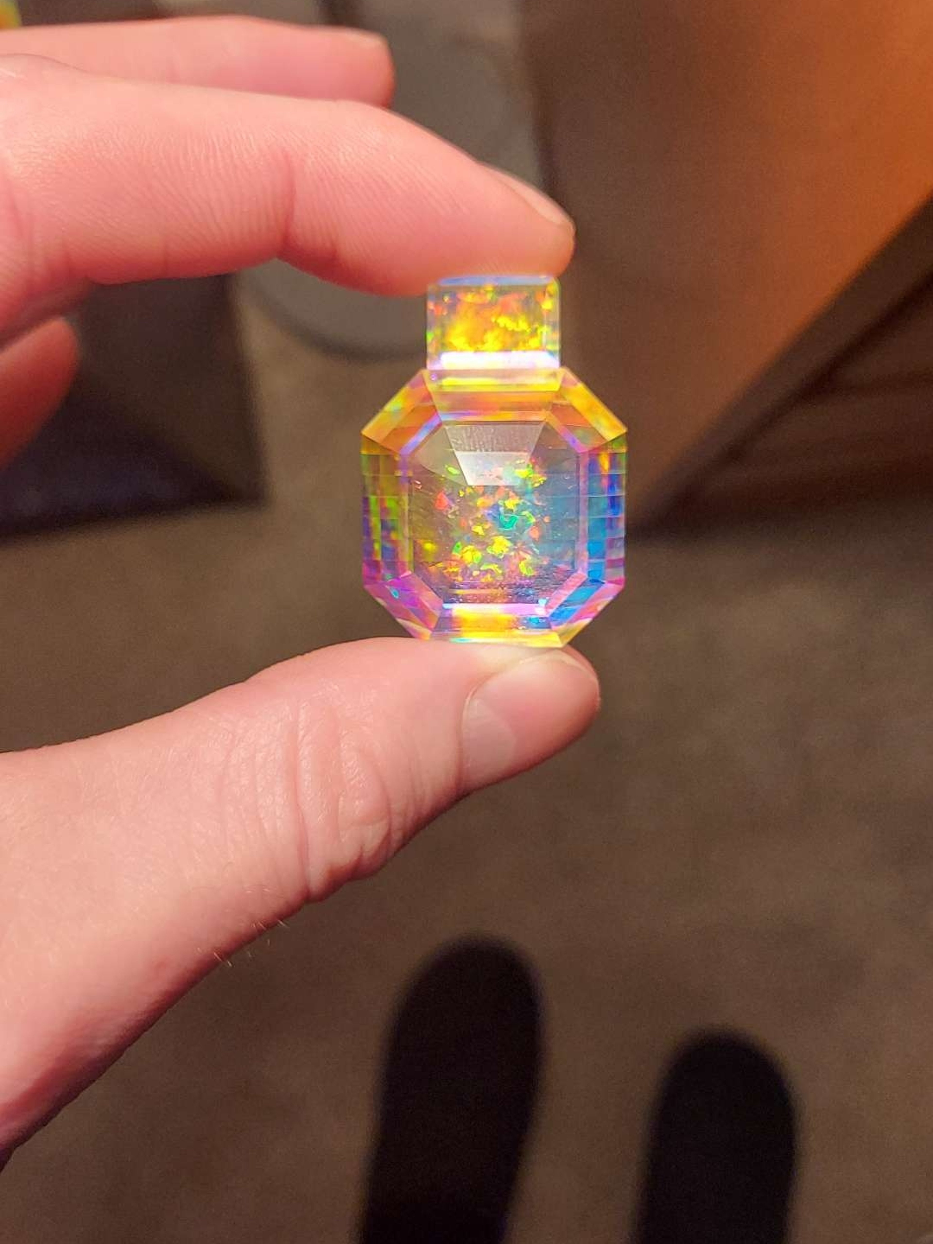 Kravin pendant image 0