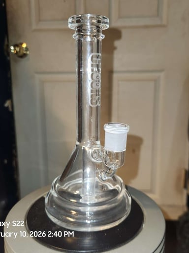 Preview pic of Crooks glass banger hanger