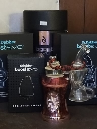 Preview pic of Dr Dabber Boost EVO Rose Gold with Glass Bundle