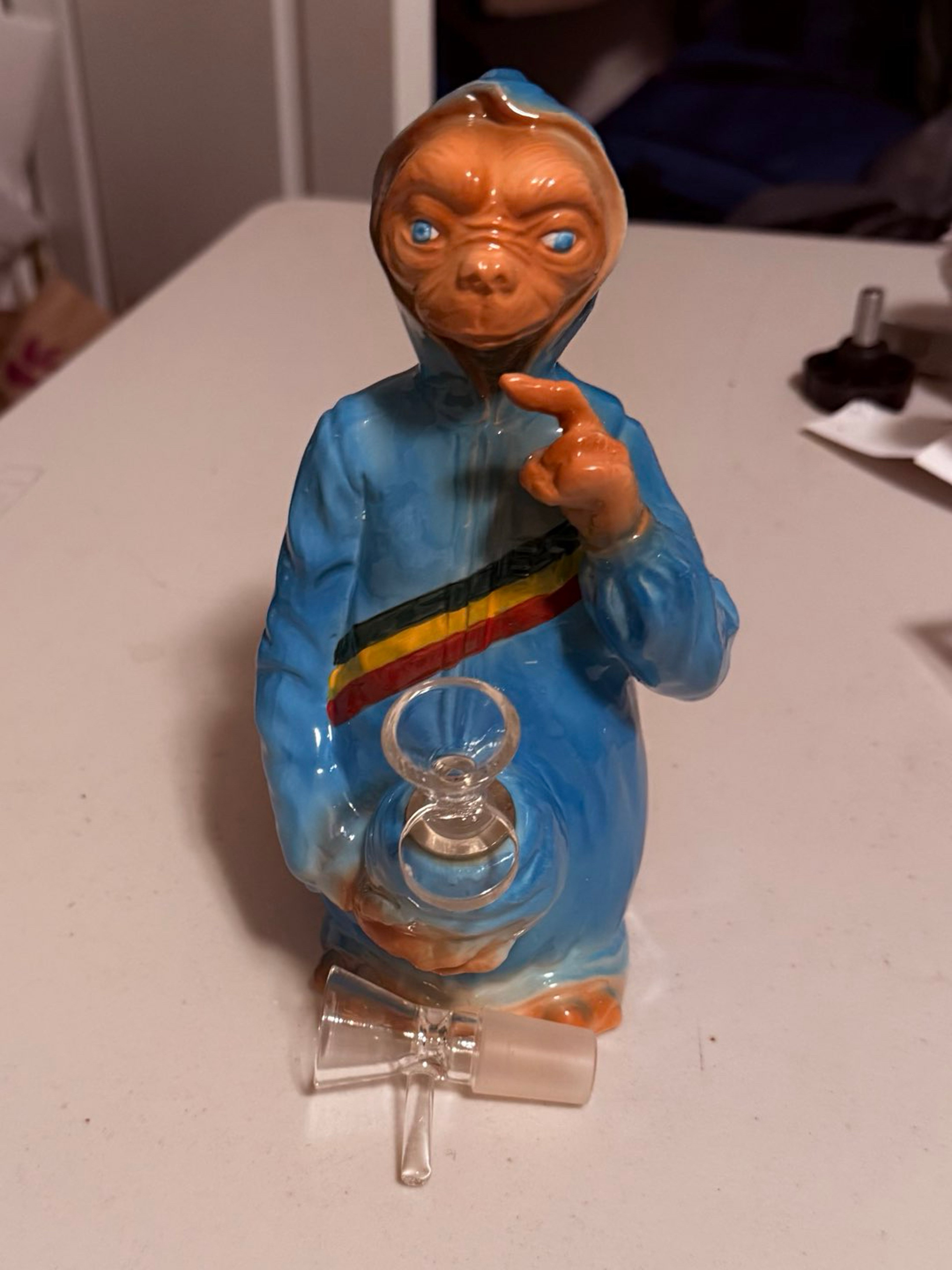 Preview pic of “E.T. Bong home…”