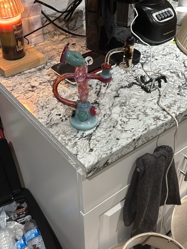 Preview pic of Guido glass