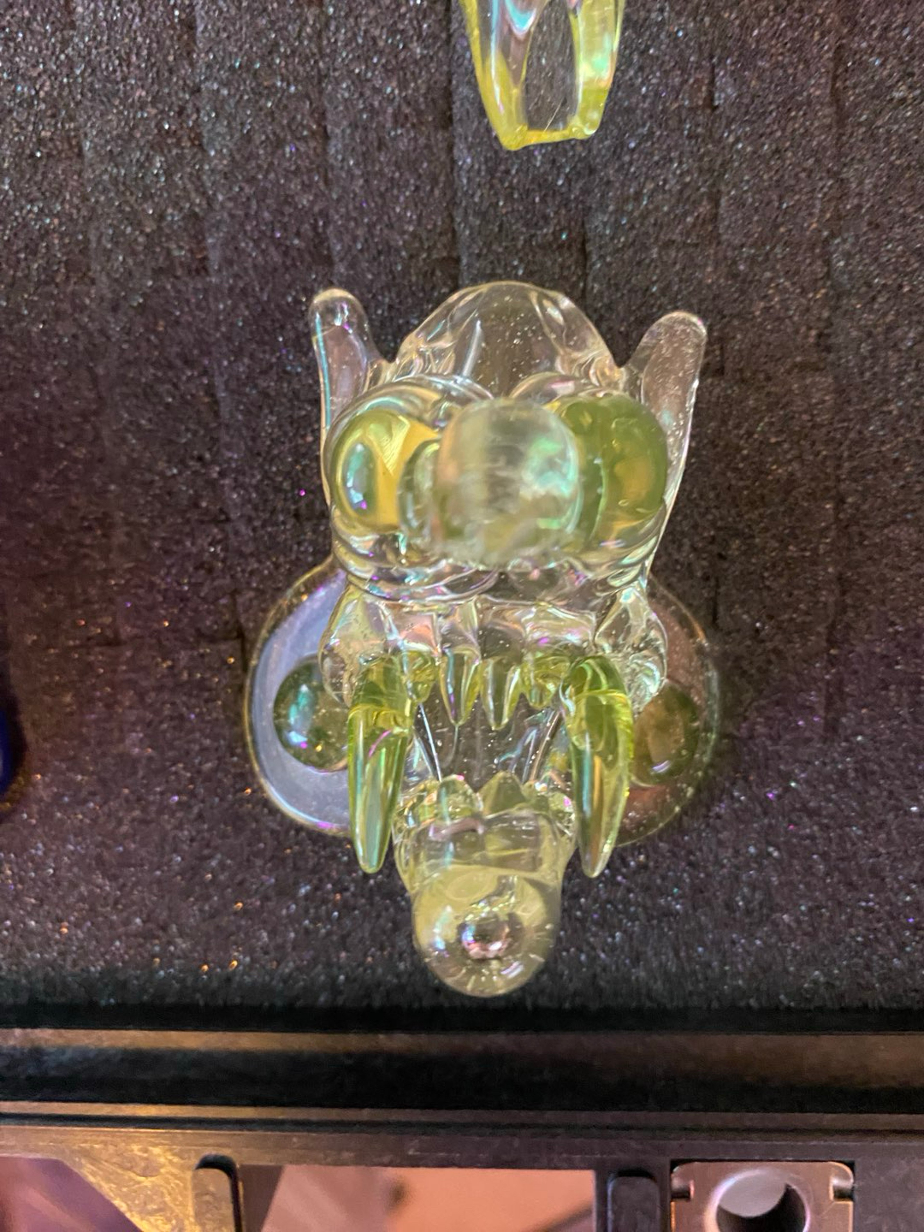 Preview pic of Chase glass pendant
